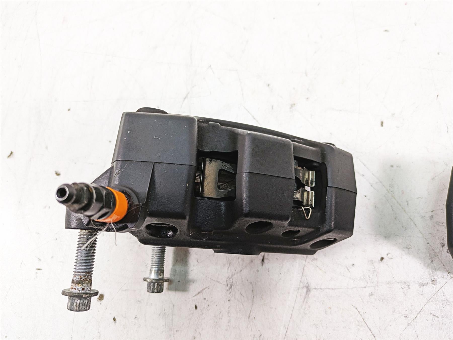 2013 Harley Touring FLHX Street Glide Front Brake Caliper Set 43027-08 44023-08 {{ shop.shopifyCountryName }} - Mototech271