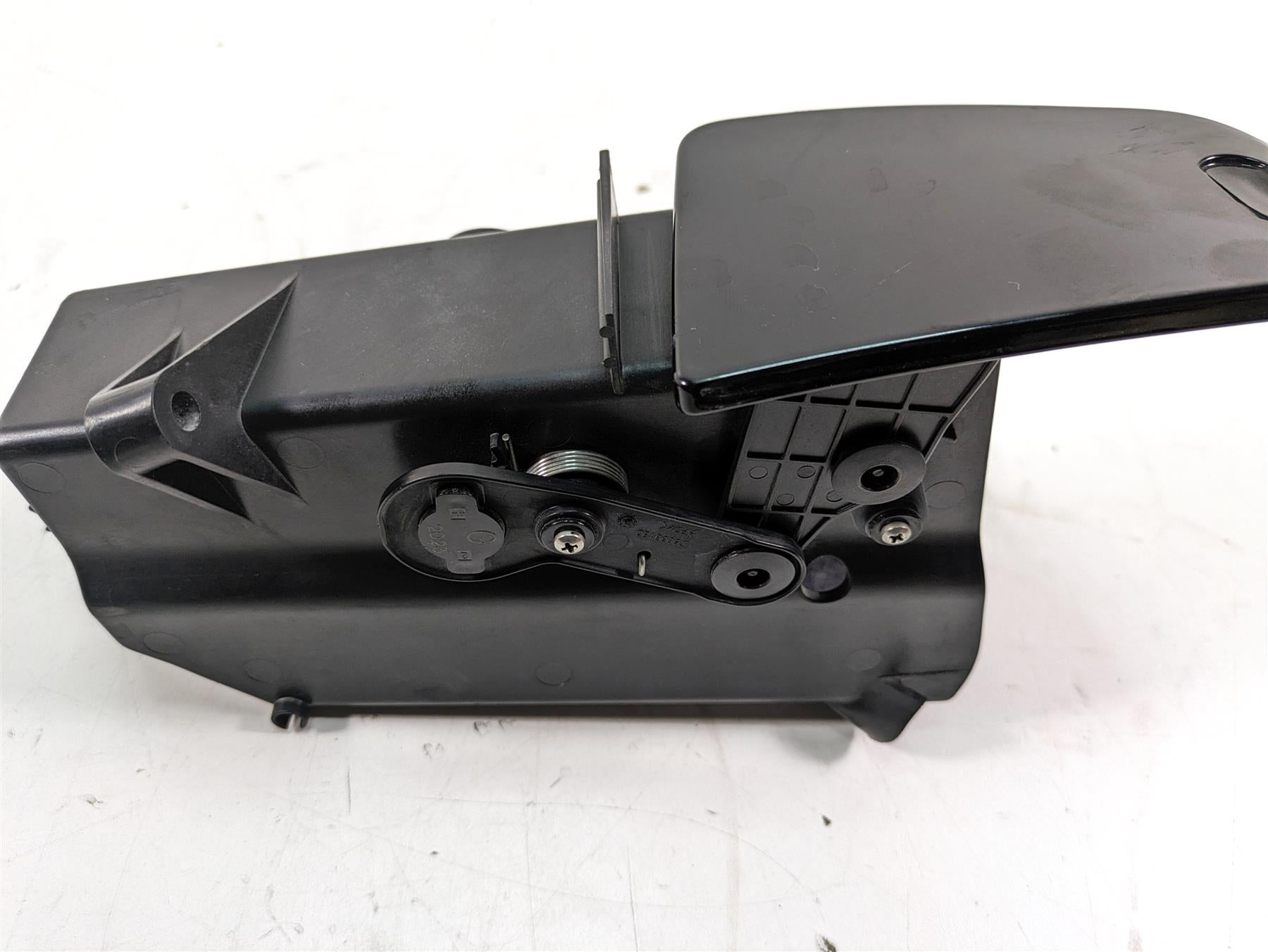 2014 Harley Touring FLHTK Electra Glide Media Phone Compartment Box 76000117 {{ shop.shopifyCountryName }} - Mototech271