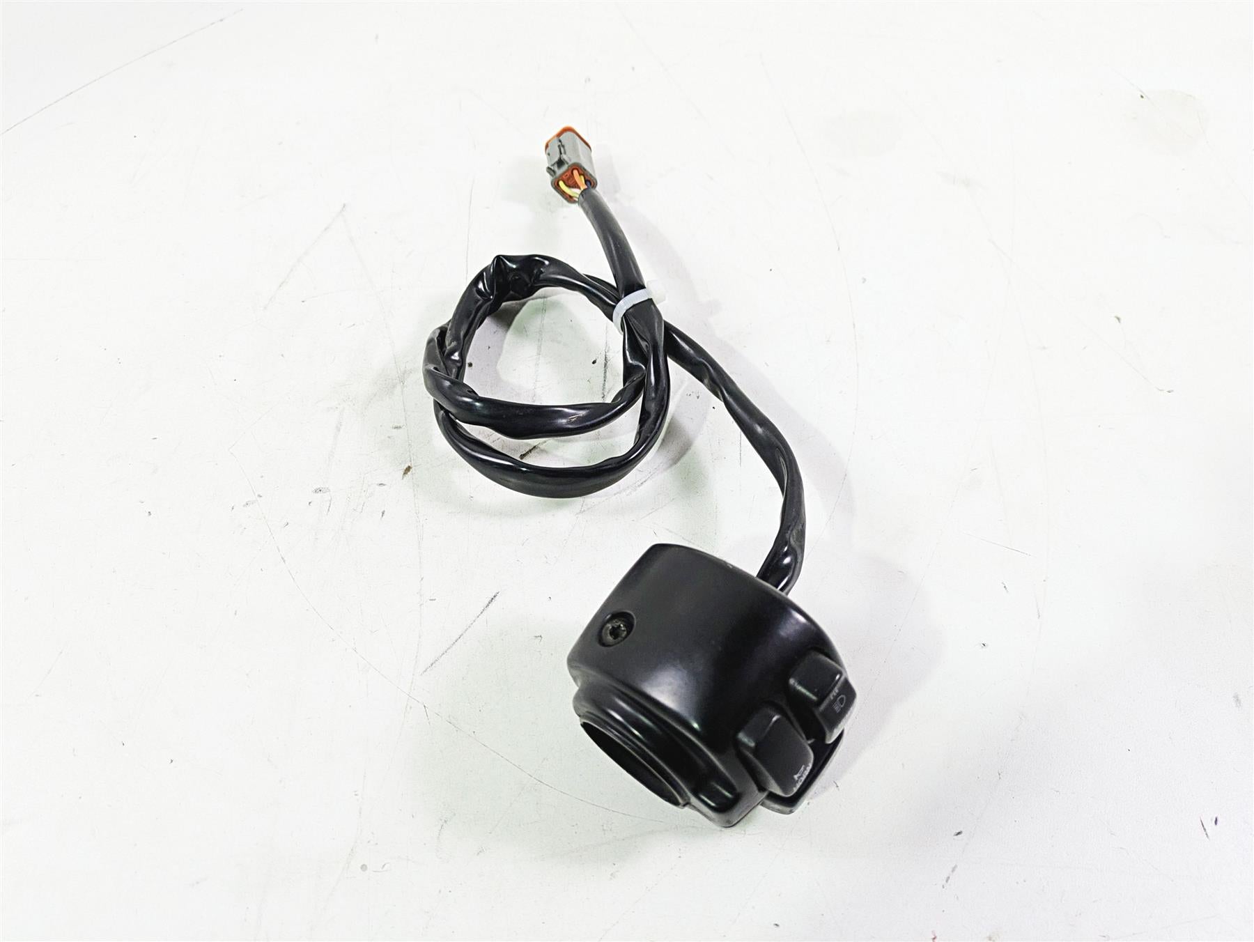 2002 Harley Dyna FXDL Low Rider Left Hand Control Switch 71682-06A {{ shop.shopifyCountryName }} - Mototech271