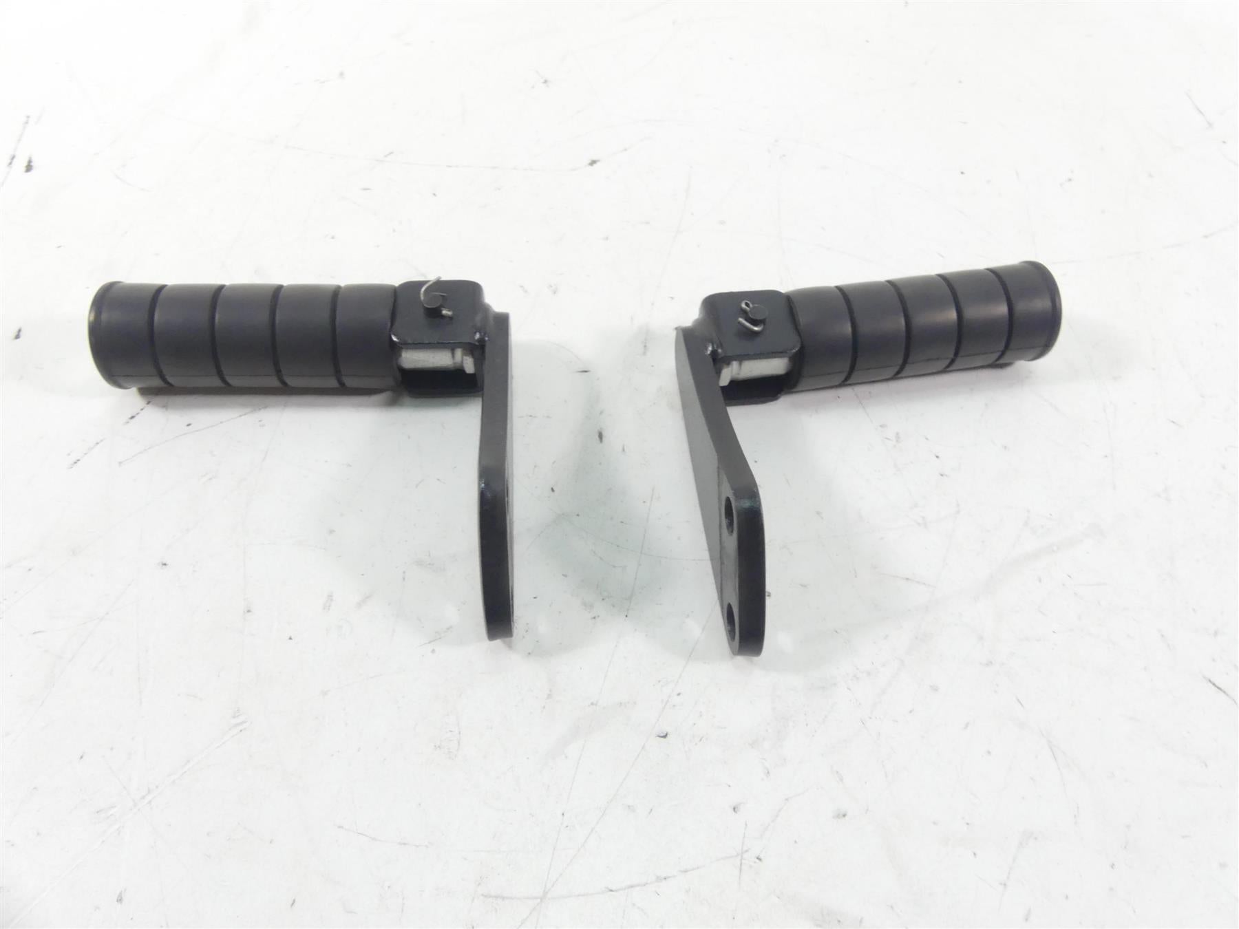 2001 Yamaha XV1600 Road Star Rear Passenger Pillion Foot Peg Set 4WM-27430-11-00 {{ shop.shopifyCountryName }} - Mototech271
