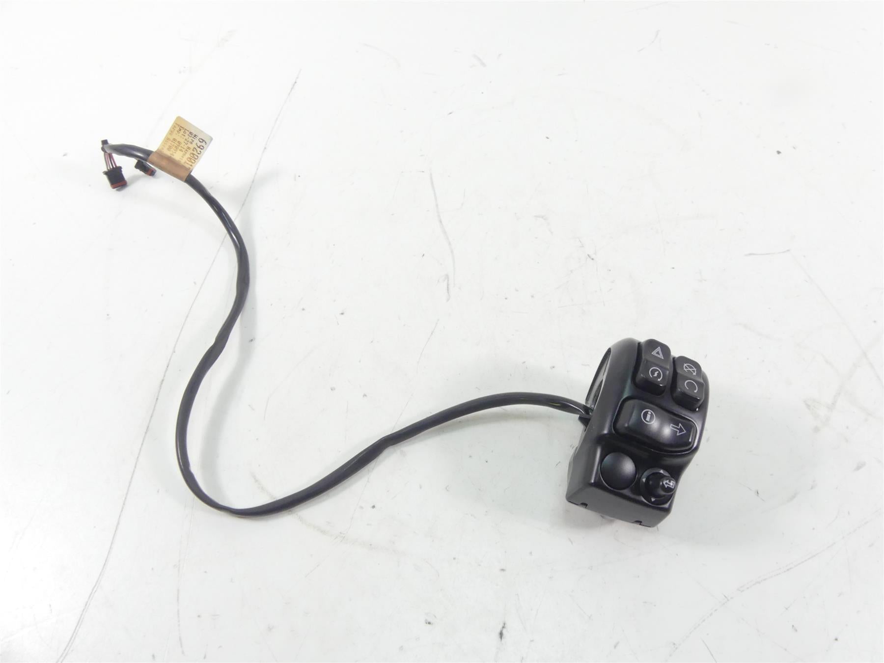 2014 Harley Touring FLHX Street Glide Nice Right Hand Control Switch 71500129 {{ shop.shopifyCountryName }} - Mototech271