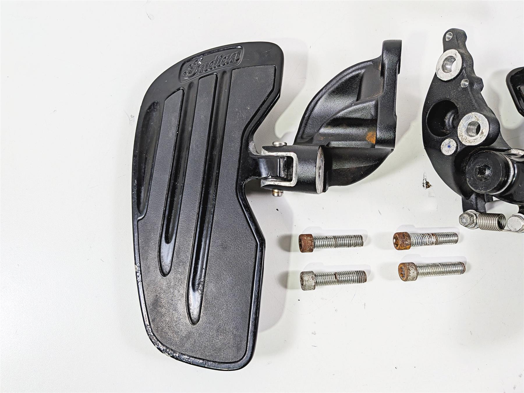 2021 Indian Scout 1200 Front Left Right Floor Board & Brake Pedal 5138883 {{ shop.shopifyCountryName }} - Mototech271