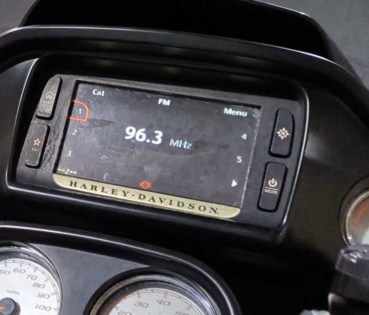 2017 Harley Touring FLTRXS Road Glide Radio Amp Boom Box 6.5GT -Read 76000076B {{ shop.shopifyCountryName }} - Mototech271
