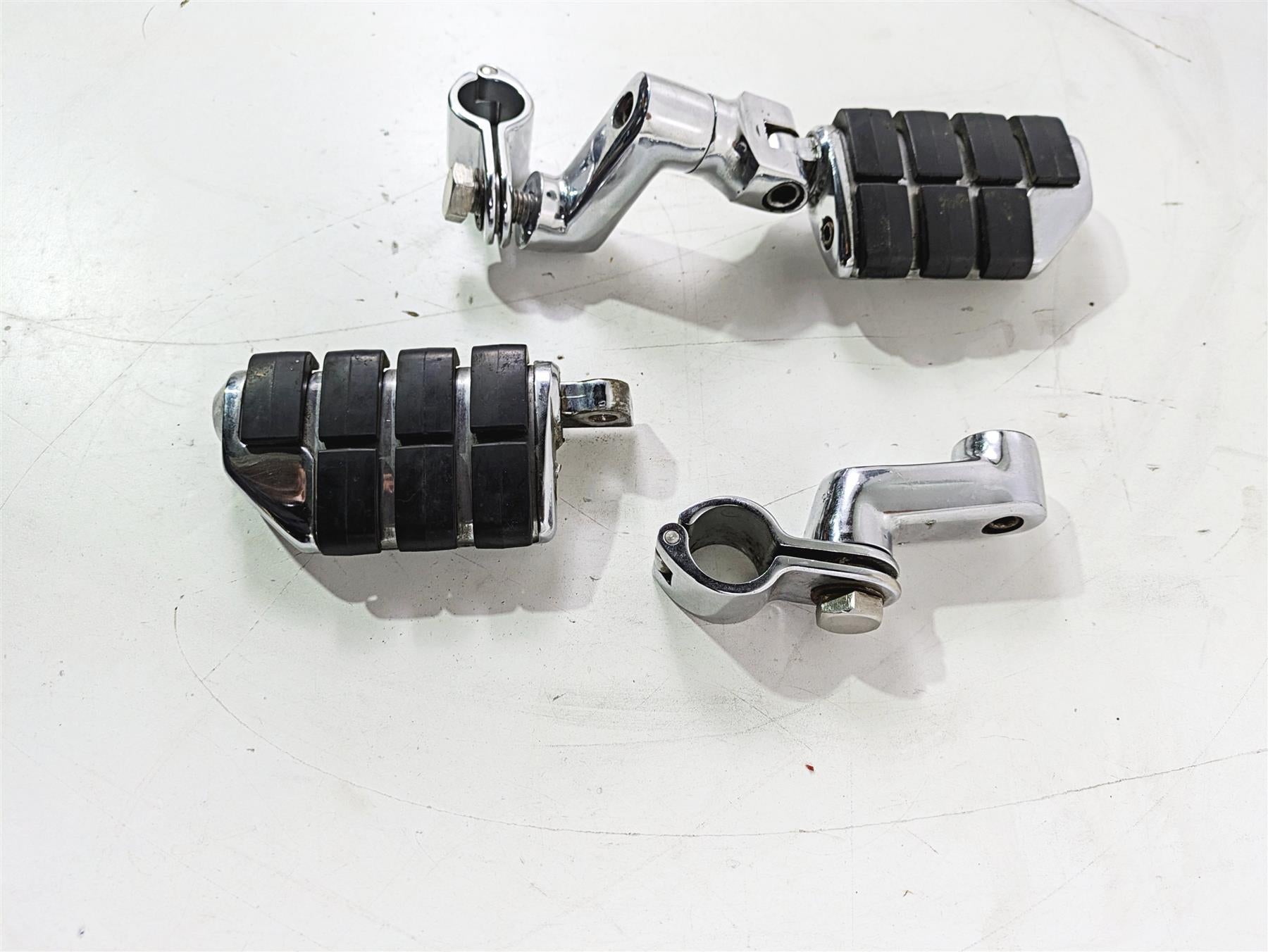 2004 Yamaha XVZ1300 Royal Star Chrome Highway Foot Peg Rest Set FOR PARTS {{ shop.shopifyCountryName }} - Mototech271