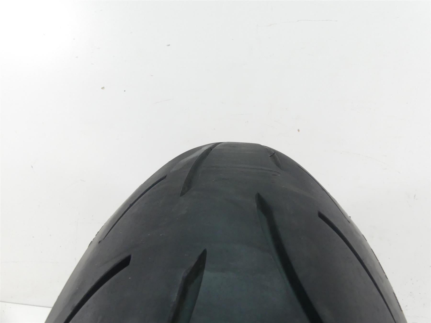 Used Rear Motorcycle Tire Metzeler Sportec M9RR 180/55R17 - 5417581 {{ shop.shopifyCountryName }} - Mototech271