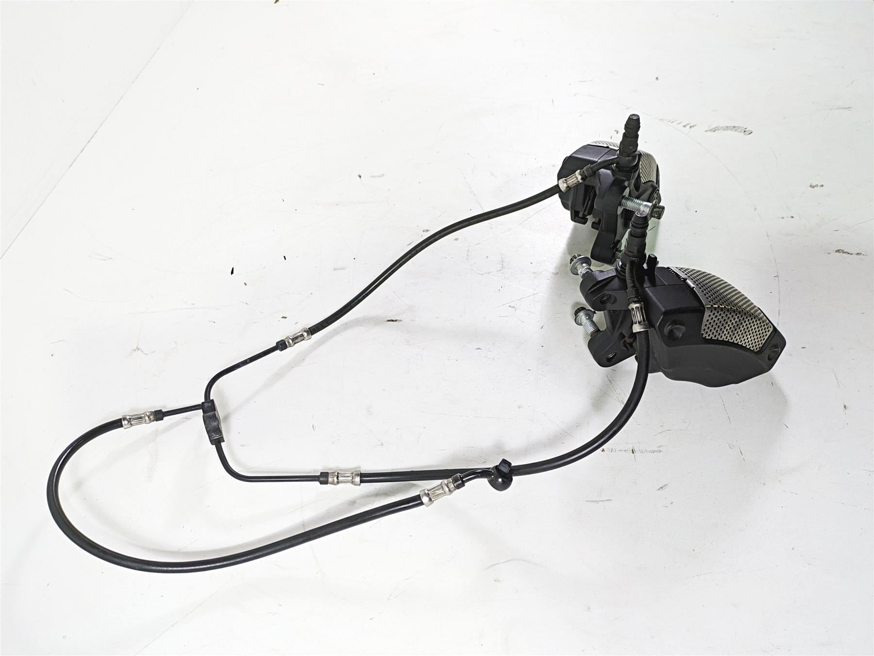 2013 Harley VRSCDX Night Rod Sp Front Brake Caliper Set & Line 44731-08 44732-08 {{ shop.shopifyCountryName }} - Mototech271