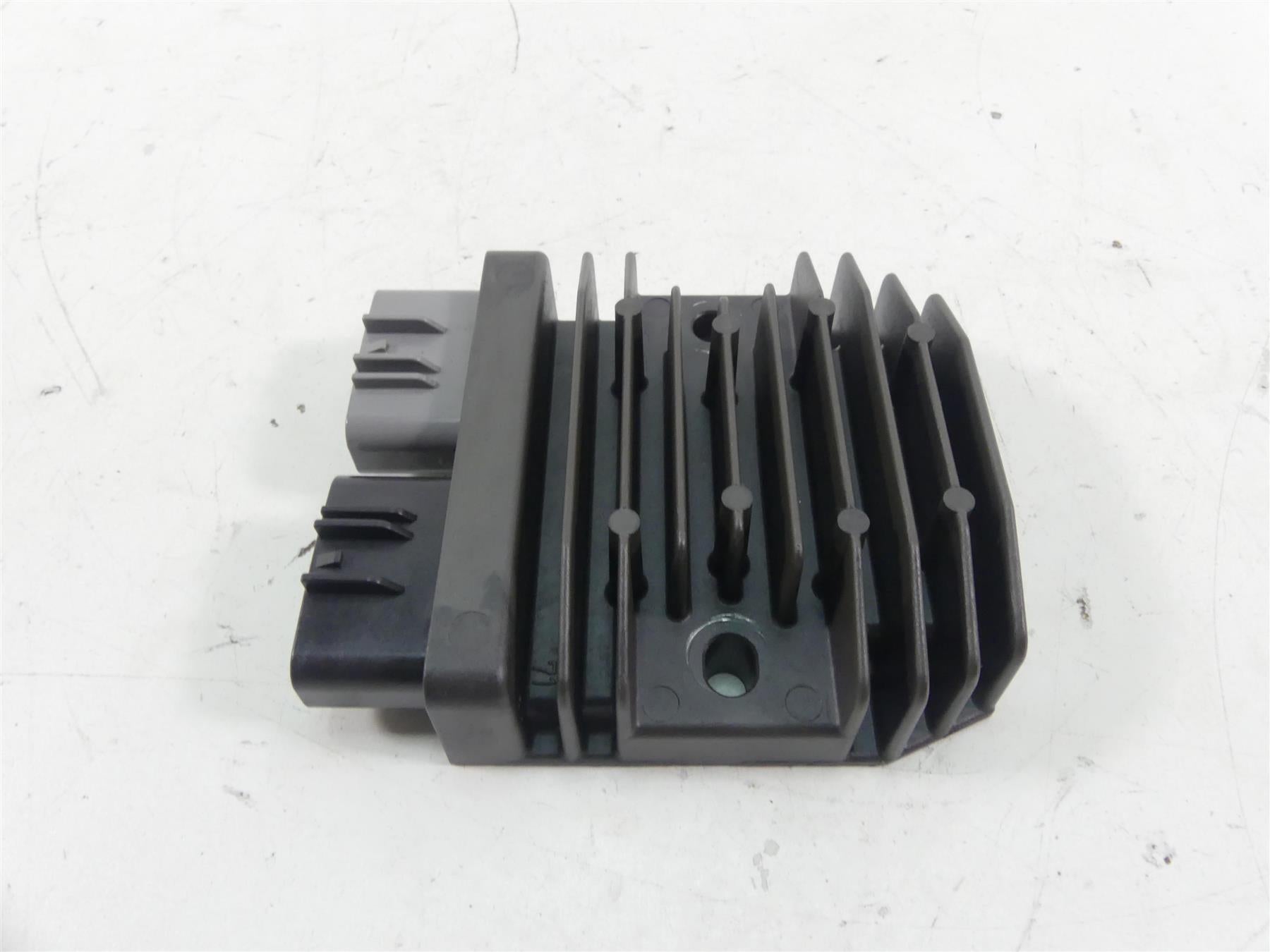 2017 Triumph Thruxton 1200R Rectifier Voltage Regulator T1300679 FH020AA {{ shop.shopifyCountryName }} - Mototech271