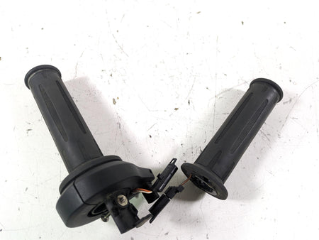 2022 BMW R1250 RT K052 Left Right Heated Hand Grip Set 61318549455 61318552124 {{ shop.shopifyCountryName }} - Mototech271