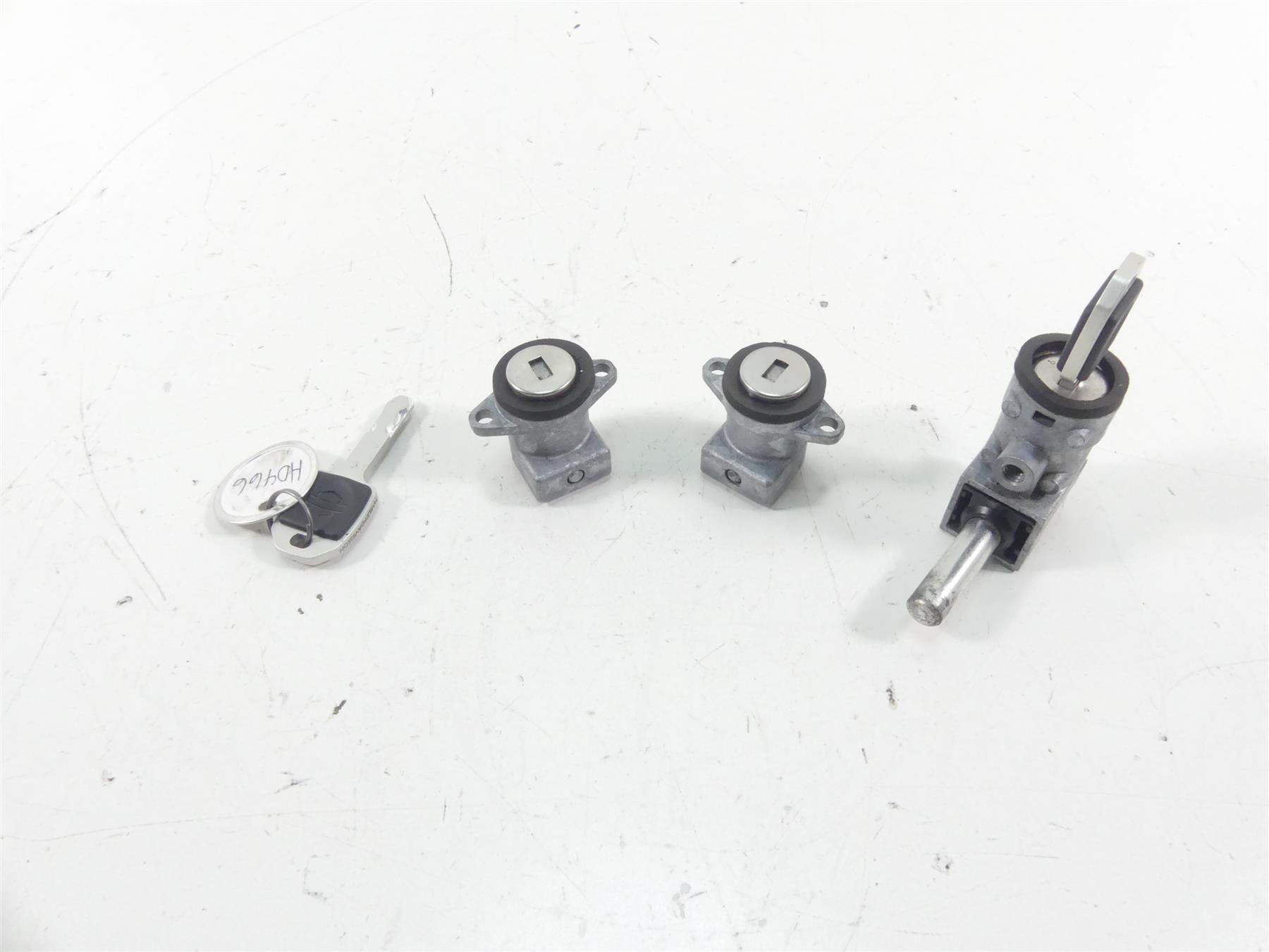 2021 Harley Softail FLSB Sport Glide Steering Fork Bag Lock + Key Set 45600050 {{ shop.shopifyCountryName }} - Mototech271