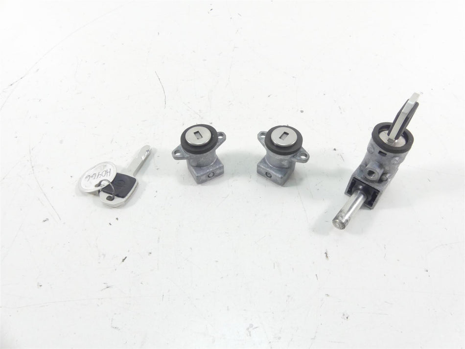 2021 Harley Softail FLSB Sport Glide Steering Fork Bag Lock + Key Set 45600050 {{ shop.shopifyCountryName }} - Mototech271