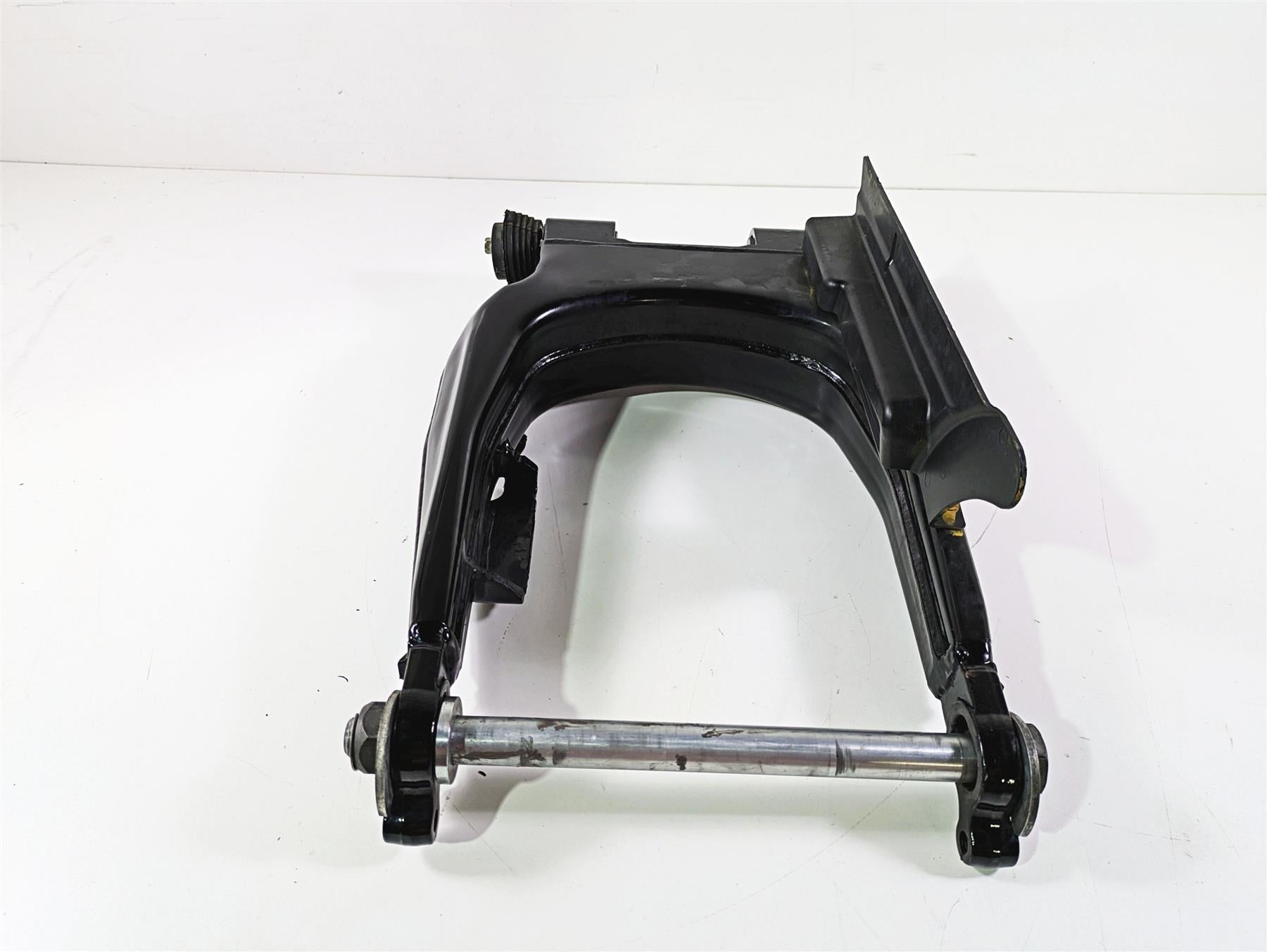 2017 Harley Touring FLHTKSE CVO E-Glide Rear Swingarm & Axle Set 47549-09A {{ shop.shopifyCountryName }} - Mototech271