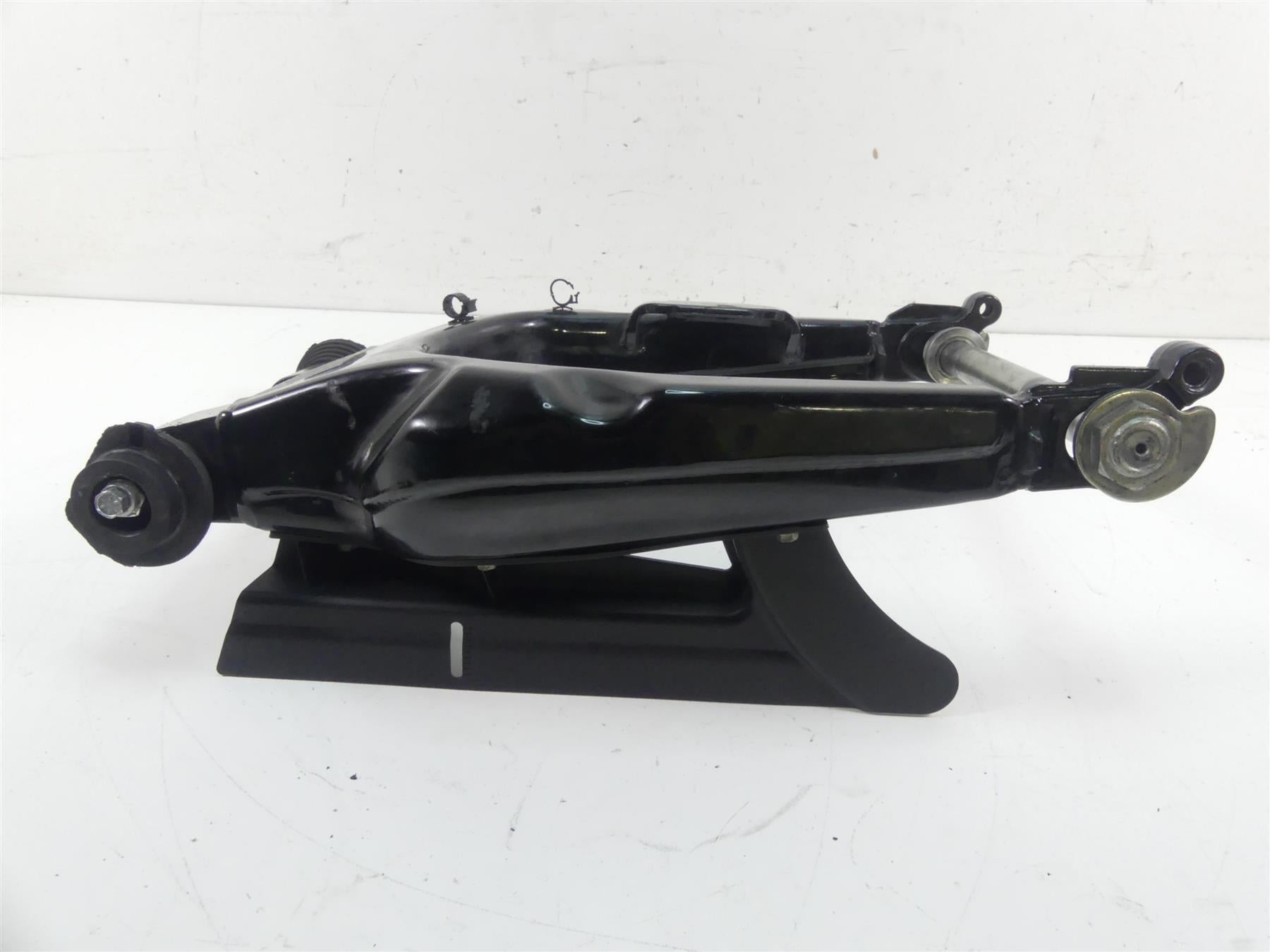 2013 Harley Touring FLTRX Road Glide Rear Swing Arm Swingarm + Axle 47549-09A {{ shop.shopifyCountryName }} - Mototech271