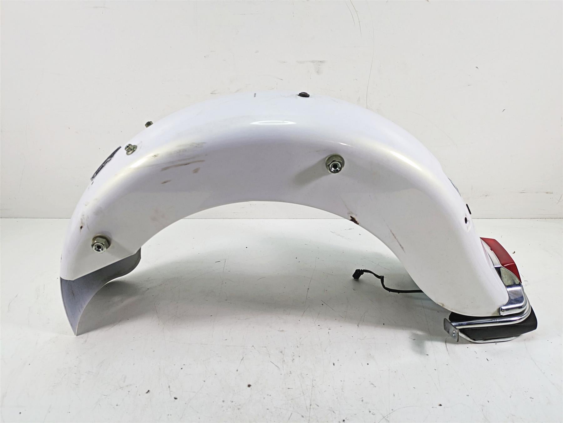 2008 Harley FLHTCU Electra Glide Rear Fender White Black Pearl 59579-06 {{ shop.shopifyCountryName }} - Mototech271