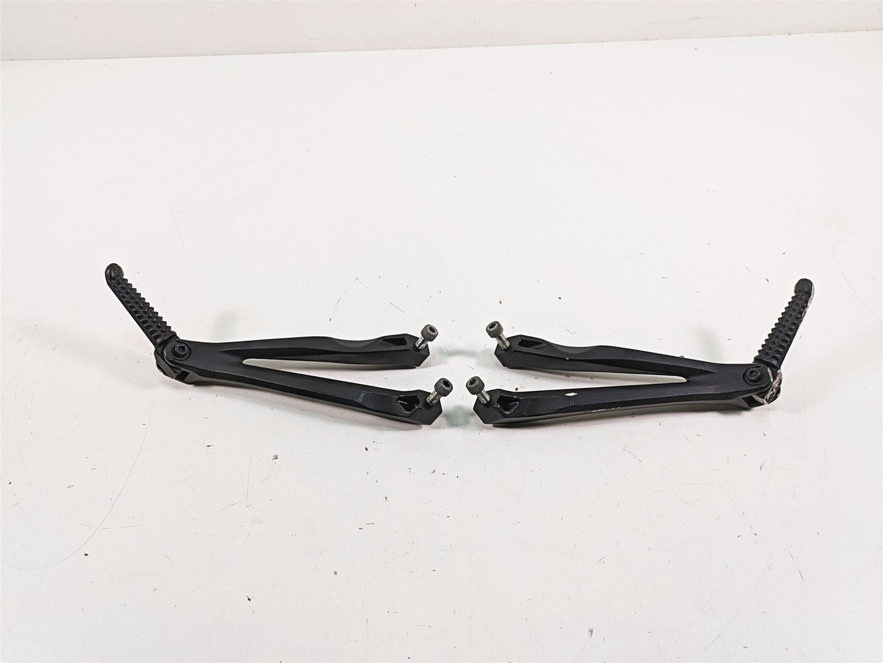 2007 Yamaha R1 YZFR1 Passenger Footpeg Rest Set -Rash 5VY-2741L-00 5VY-2742L-00 {{ shop.shopifyCountryName }} - Mototech271