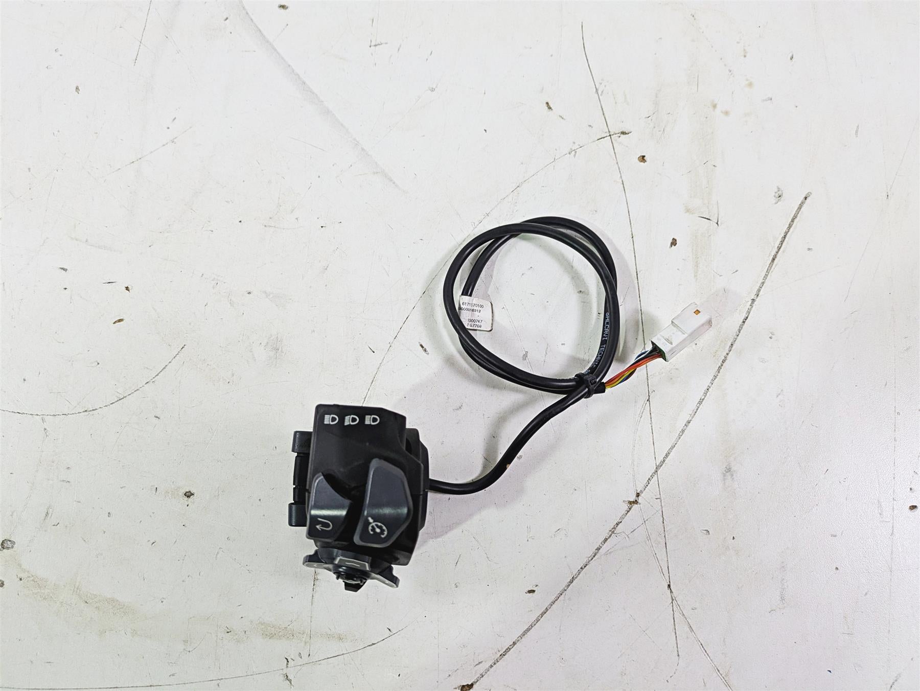 2022 KTM 1290 Super Adventure S Left Hand Control Switch READ 61711070100 {{ shop.shopifyCountryName }} - Mototech271