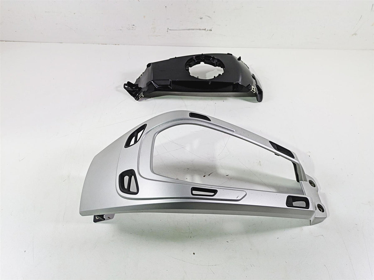 2009 BMW R1200RT K26 Center Tank Cover & Luggage Rack 46637682974 {{ shop.shopifyCountryName }} - Mototech271