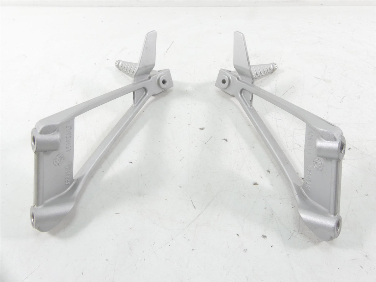 2021 Aprilia RS 660 Rear Passenger Footpeg Foot Peg Rest Set 2B005206 2B005205 {{ shop.shopifyCountryName }} - Mototech271