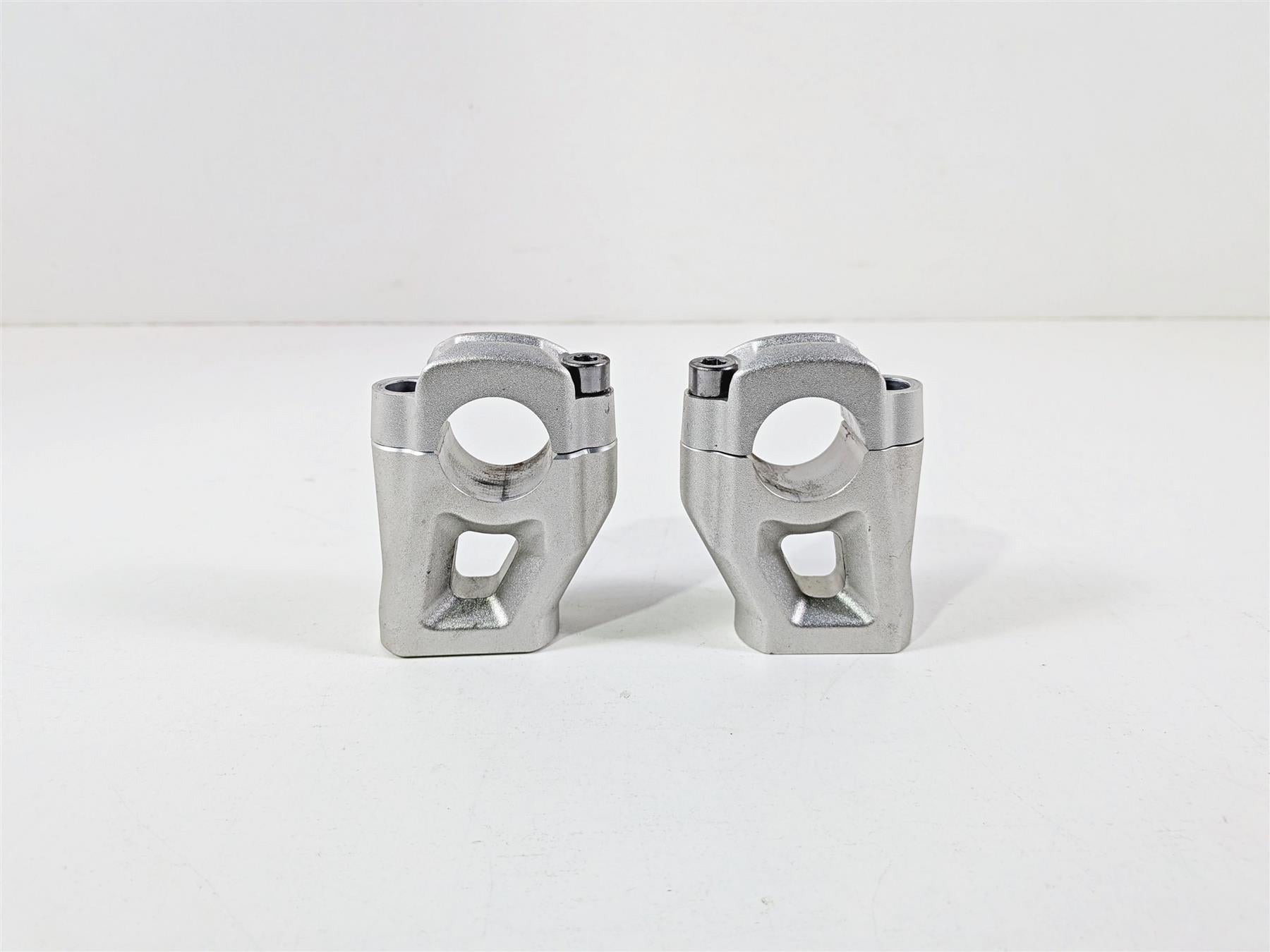 2022 Triumph Tiger 900 GT Pro Handlebar Riser Holder Clamp Set T2040813 {{ shop.shopifyCountryName }} - Mototech271