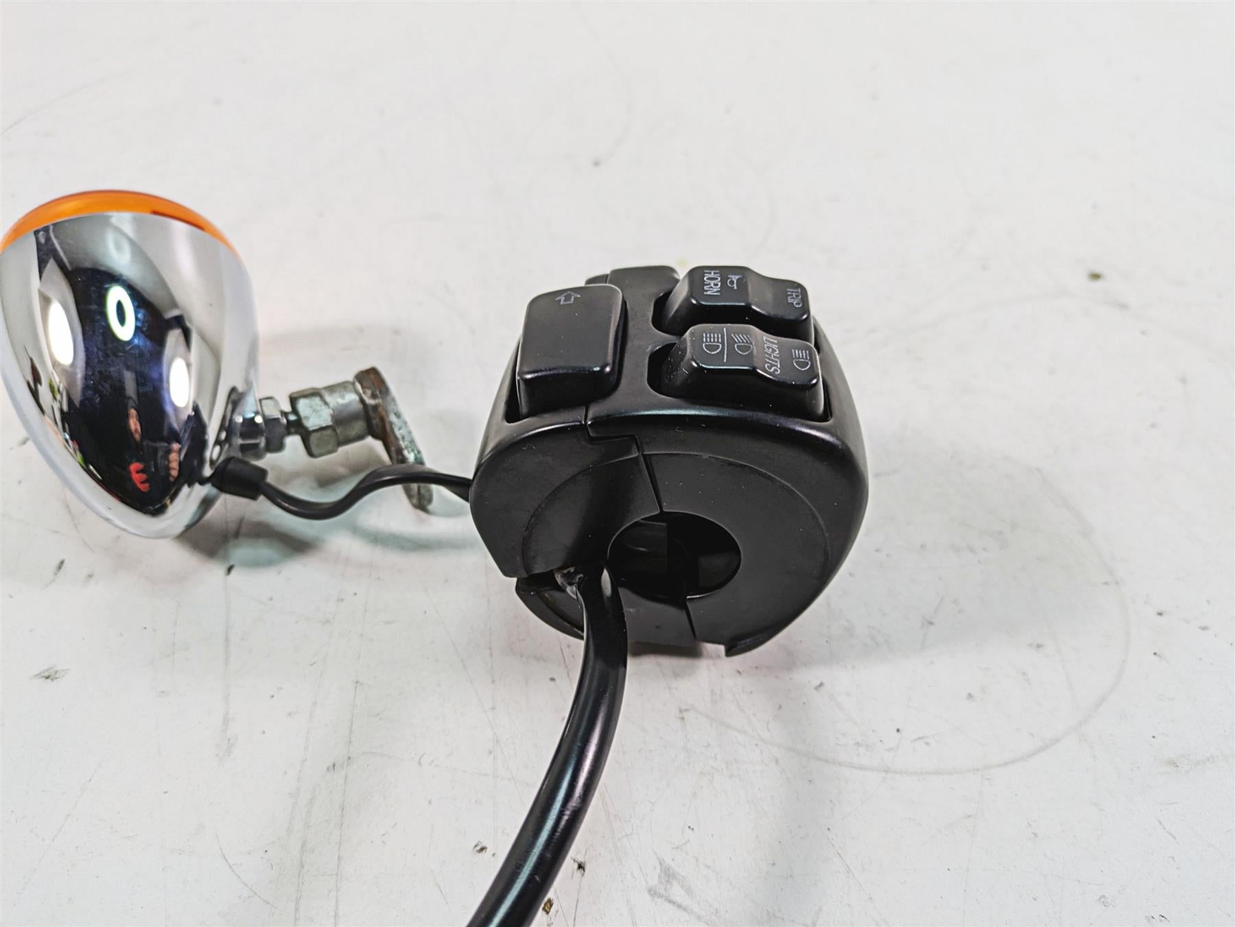 2015 Harley FXDL Dyna Low Rider Left Hand Control Switch + Led Blinker 72943-12A {{ shop.shopifyCountryName }} - Mototech271