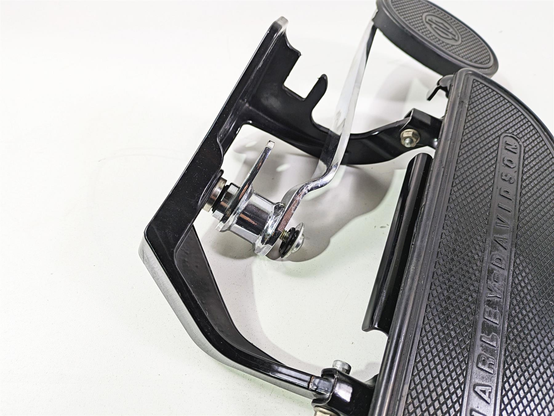 2014 Harley FLS Softail Slim Right Front Floorboard & Brake Pedal 42431-11 {{ shop.shopifyCountryName }} - Mototech271