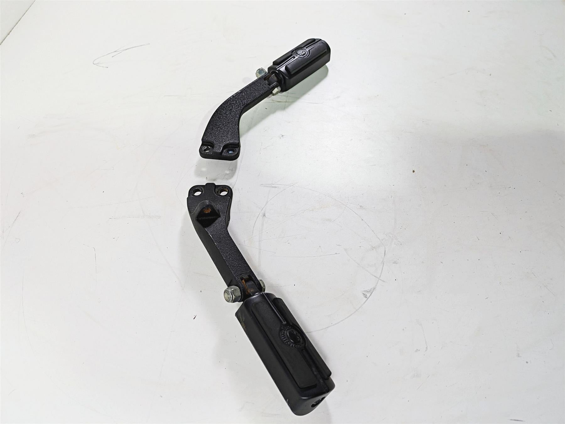 2016 Harley FXDL Dyna Low Rider Rear Passenger Footpegs Willie G Skull 49224-06A {{ shop.shopifyCountryName }} - Mototech271