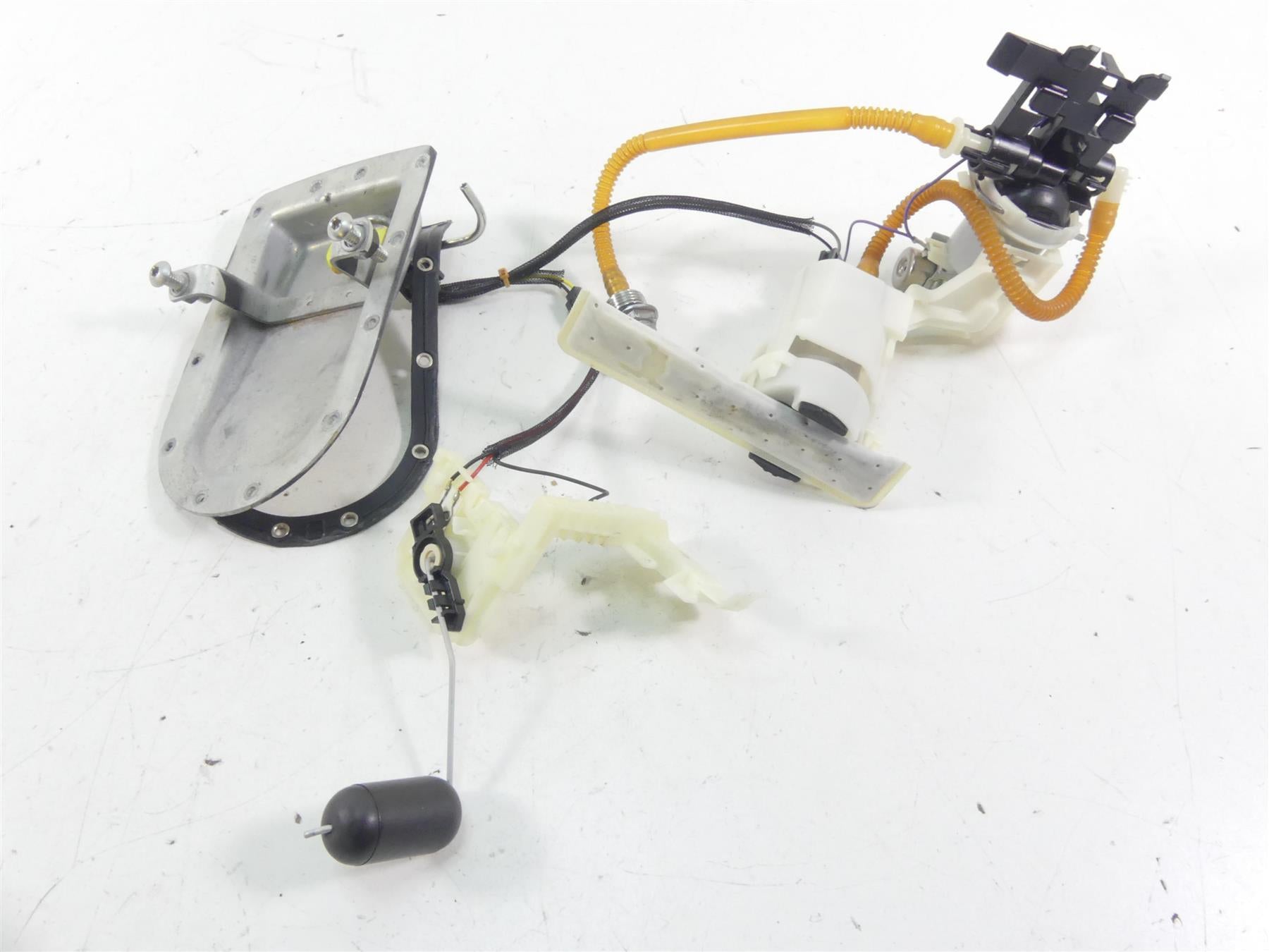 2015 Harley FXDF Dyna Fat Bob Fuel Gas Petrol Pump + Level Sender 75218-04D {{ shop.shopifyCountryName }} - Mototech271