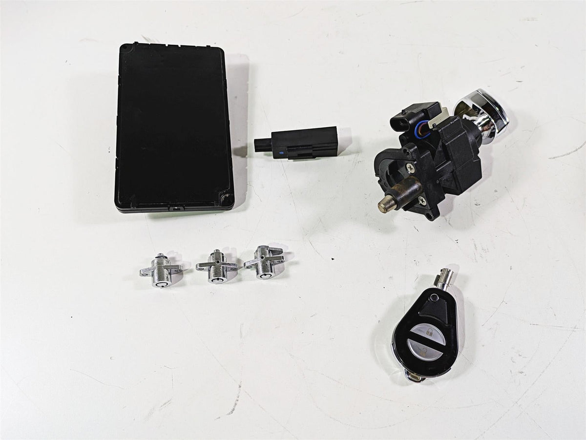 2017 Harley Touring FLHTKSE CVO E-Glide Bcm Ignition Switch Key Set 71400090B {{ shop.shopifyCountryName }} - Mototech271