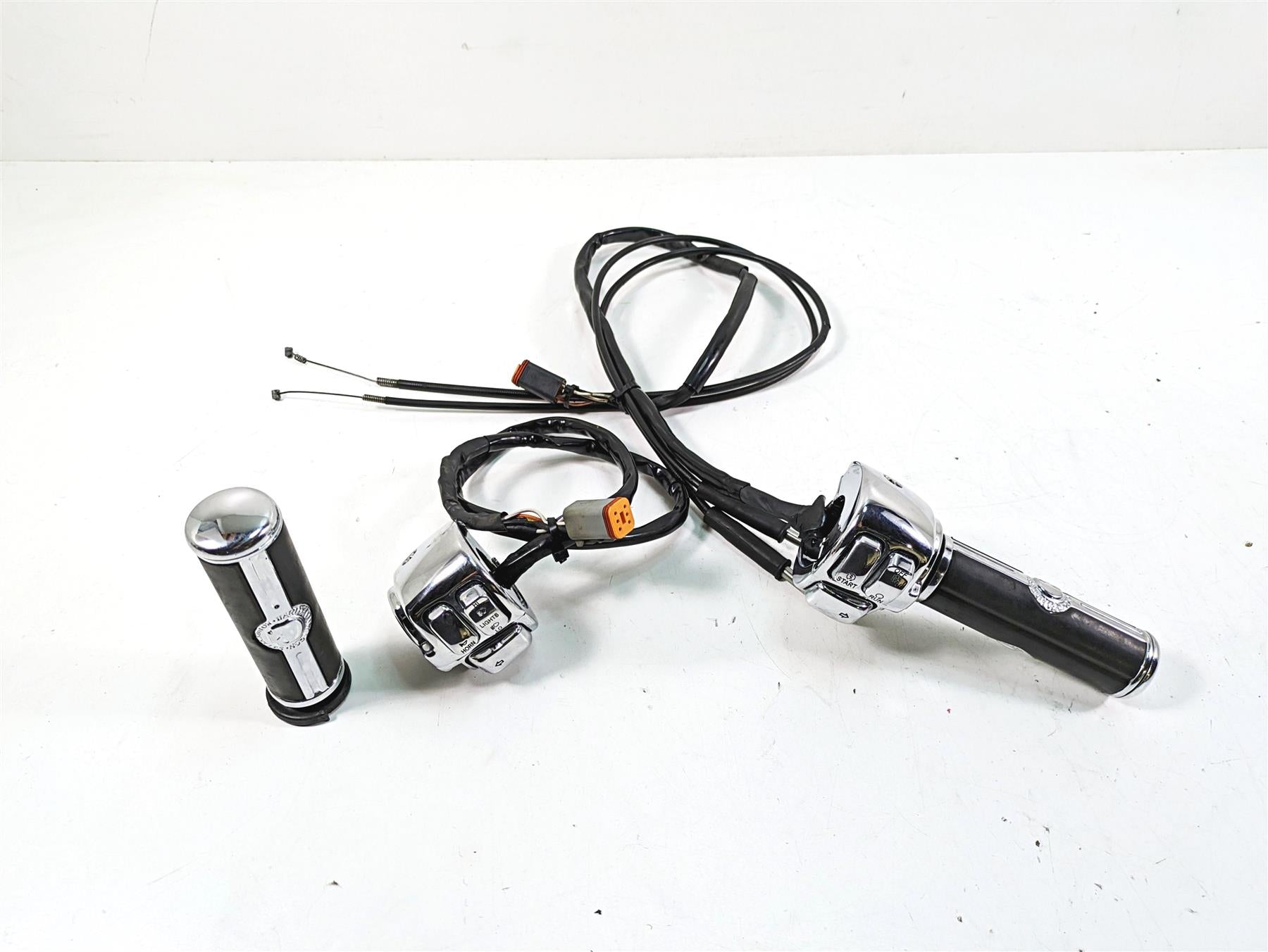 2006 Harley Softail FXSTSI Springer L+R Chrome Hand Control Switch Set  71682-06