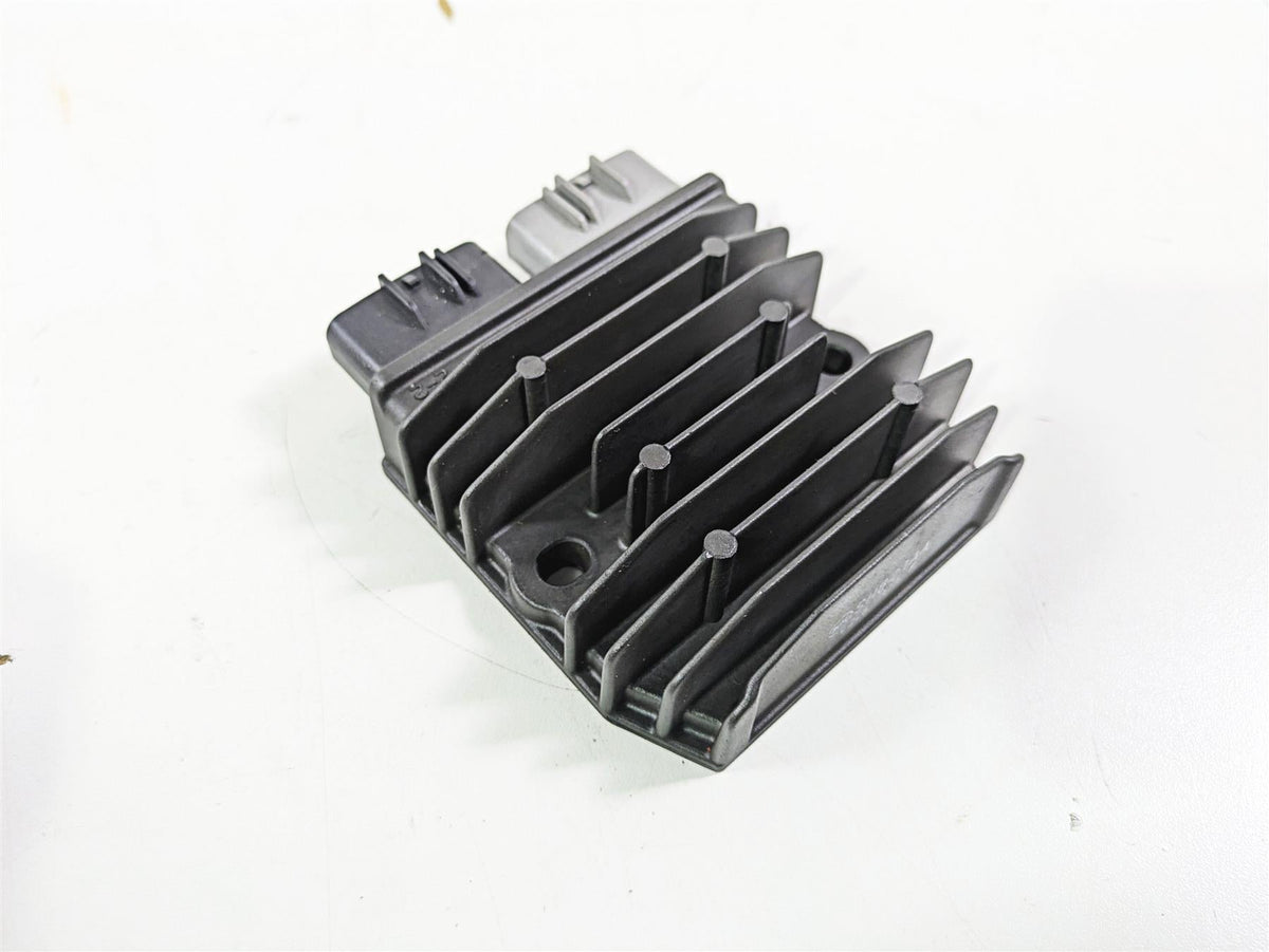 2023 Ducati Monster 937 SP Rectifier Voltage Regulator 54040321A SH821AA {{ shop.shopifyCountryName }} - Mototech271