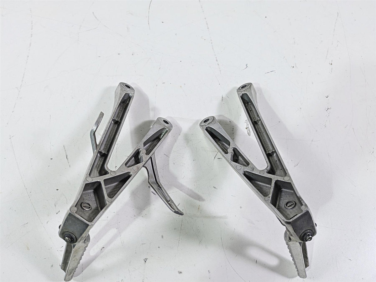 2017 Honda CBR600RR Rear Passenger Footpeg Set 50750-MFJ-D00 50760-MFJ-D00 {{ shop.shopifyCountryName }} - Mototech271