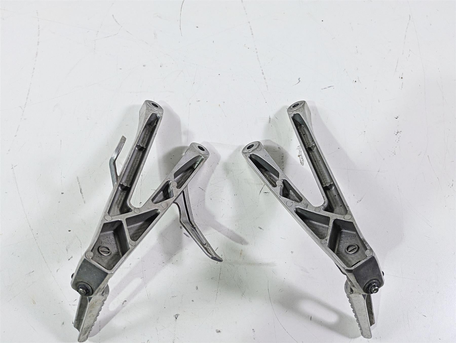 2017 Honda CBR600RR Rear Passenger Footpeg Set 50750-MFJ-D00 50760-MFJ-D00 {{ shop.shopifyCountryName }} - Mototech271