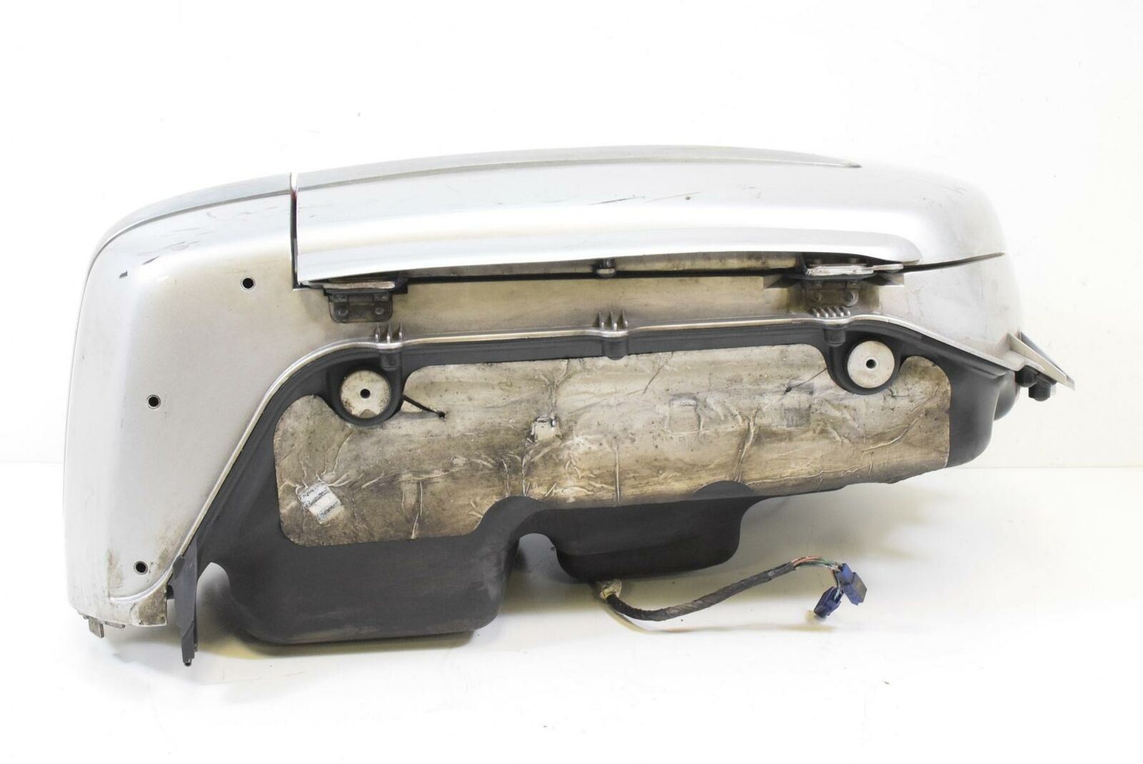 2005 Honda Goldwing GL1800 Right Silver Saddlebag With Light 81211-MCA- {{ shop.shopifyCountryName }} - Mototech271