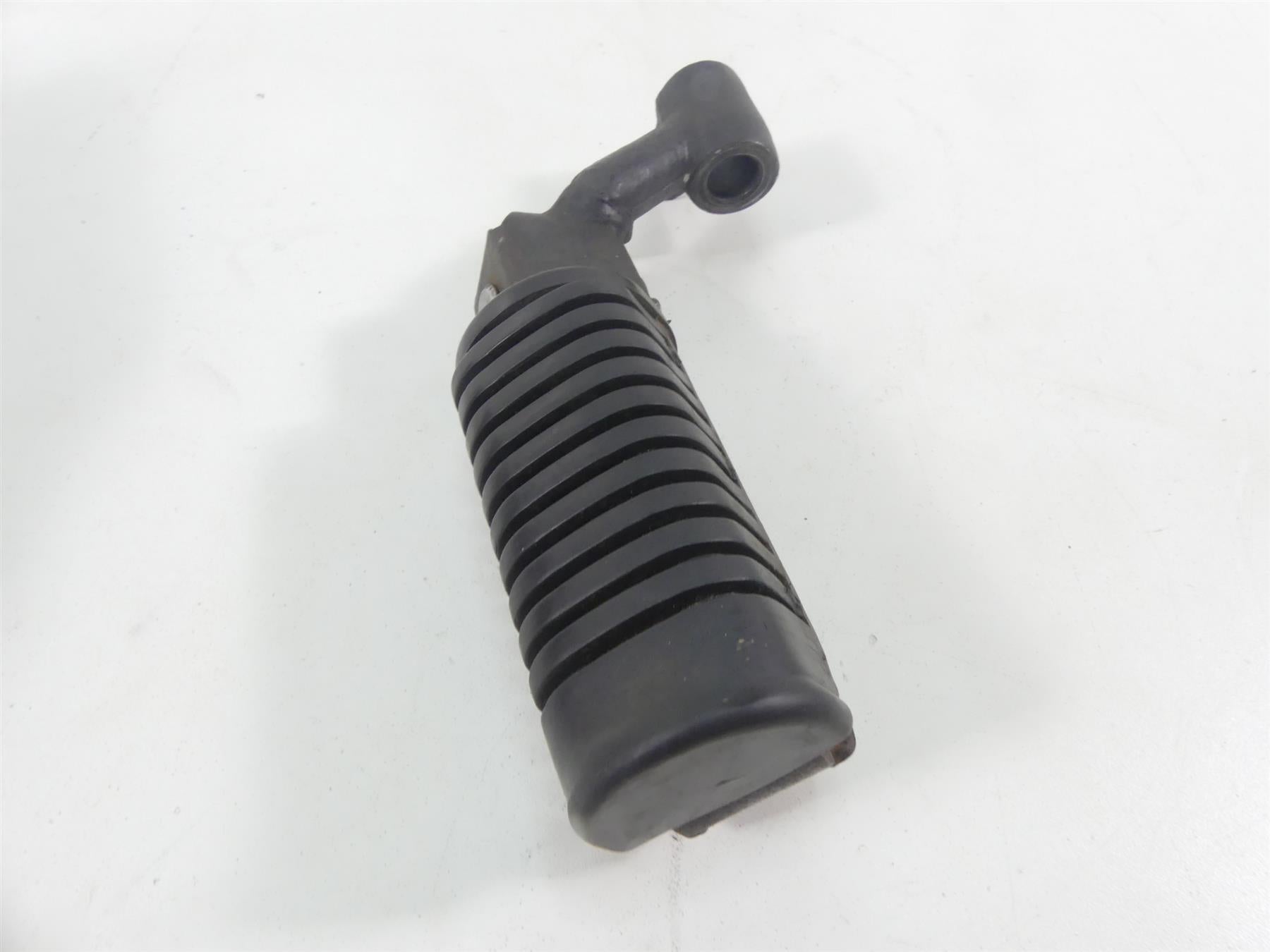 1980 Honda CB750C Custom Front Rider Driver Foot pegs 50630-425-730 50640-425-730 {{ shop.shopifyCountryName }} - Mototech271