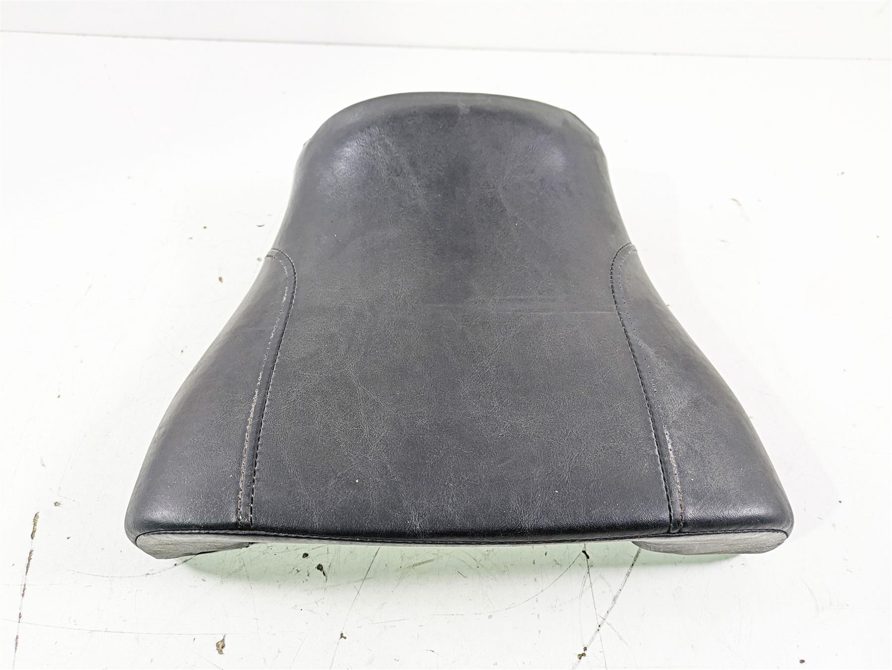 2012 Harley VRSCF Muscle V Rod Front Rider Driver Seat Saddle 52433-09 {{ shop.shopifyCountryName }} - Mototech271