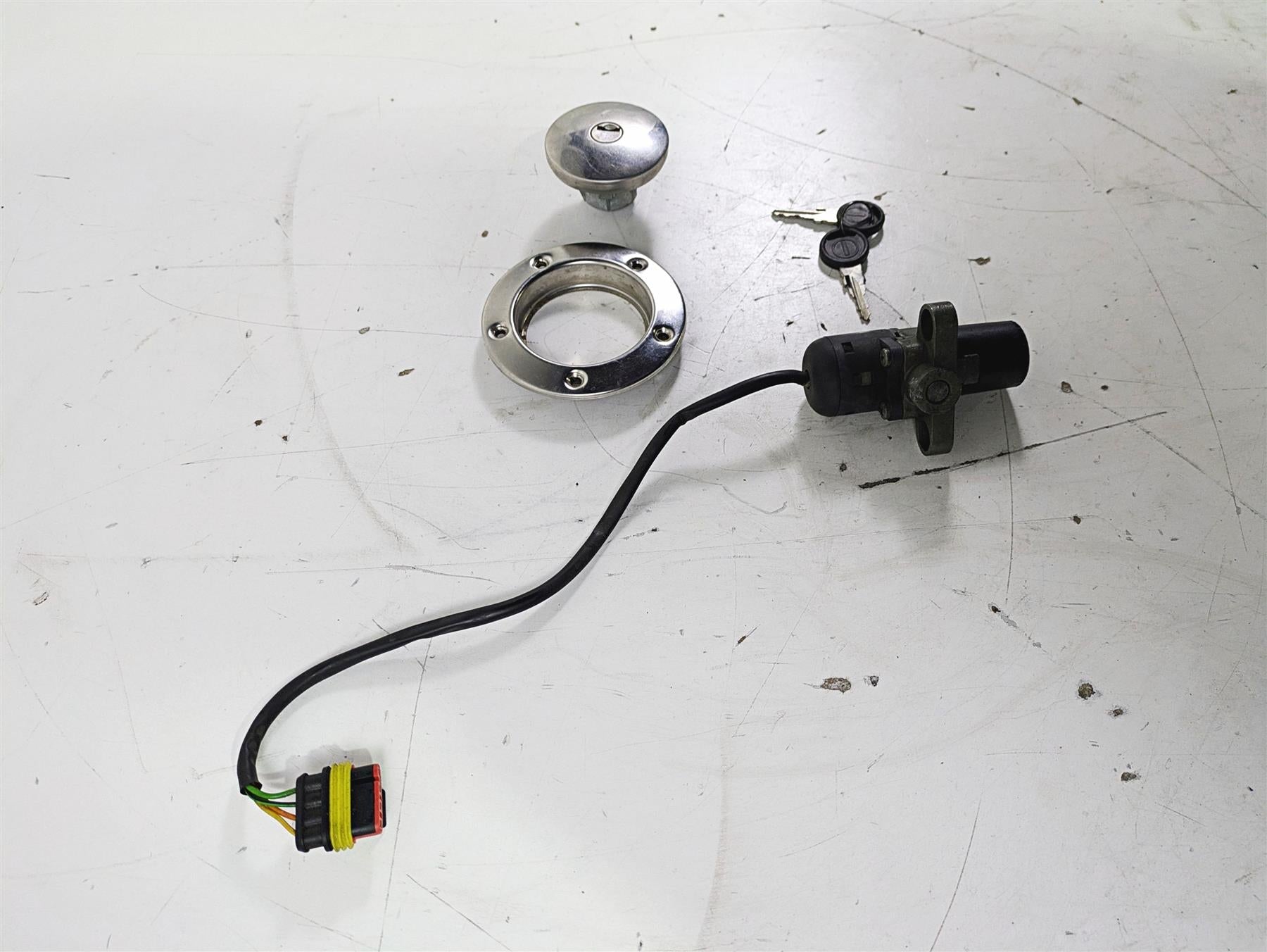 1998 Moto Guzzi California 1100 EV Ignition Switch Key Lock Cap Set GU03736801 {{ shop.shopifyCountryName }} - Mototech271