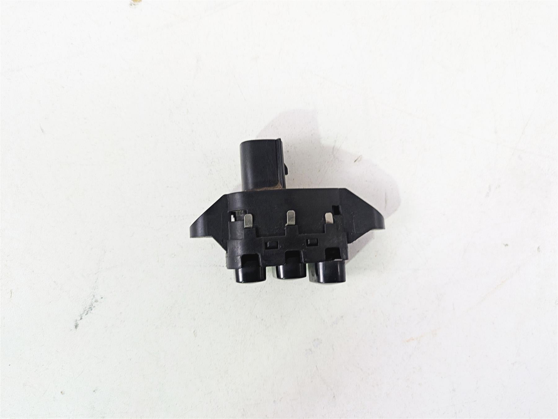 2015 Harley Touring FLHTKL Electra Glide Auxiliary Switch Kit 69200172 {{ shop.shopifyCountryName }} - Mototech271