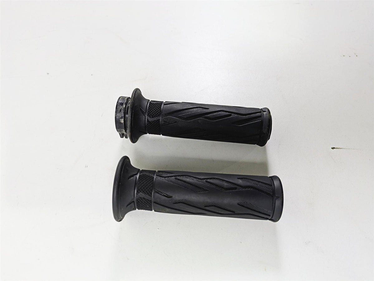 2023 Suzuki GSX1300 RR Hayabusa Left Right Handle Bar Grip Set 57110-21H02 {{ shop.shopifyCountryName }} - Mototech271