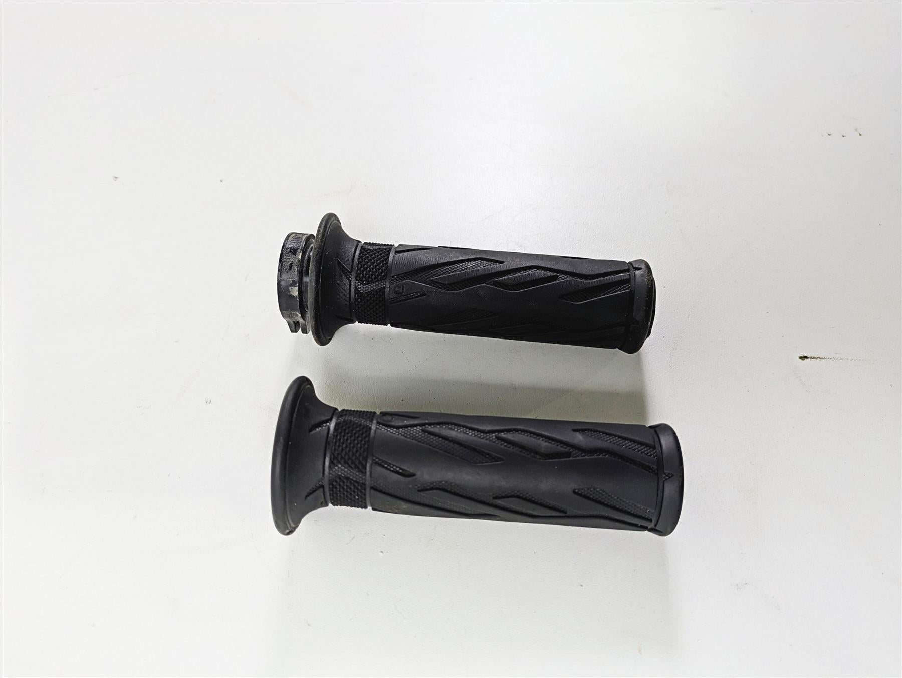 2023 Suzuki GSX1300 RR Hayabusa Left Right Handle Bar Grip Set 57110-21H02 {{ shop.shopifyCountryName }} - Mototech271