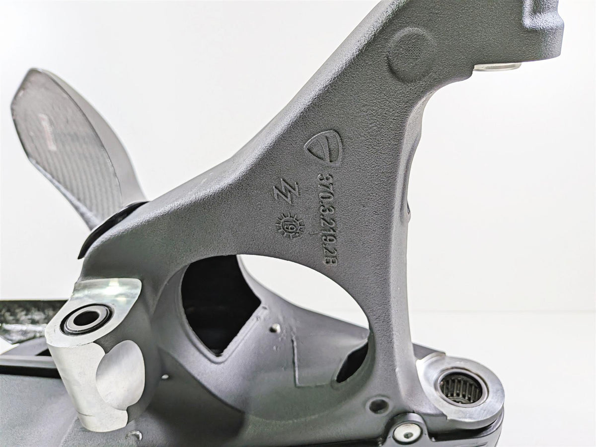 2019 Ducati Panigale V4S V4 S Corse Swingarm Rear Axle Carbon Fender 37032192B {{ shop.shopifyCountryName }} - Mototech271