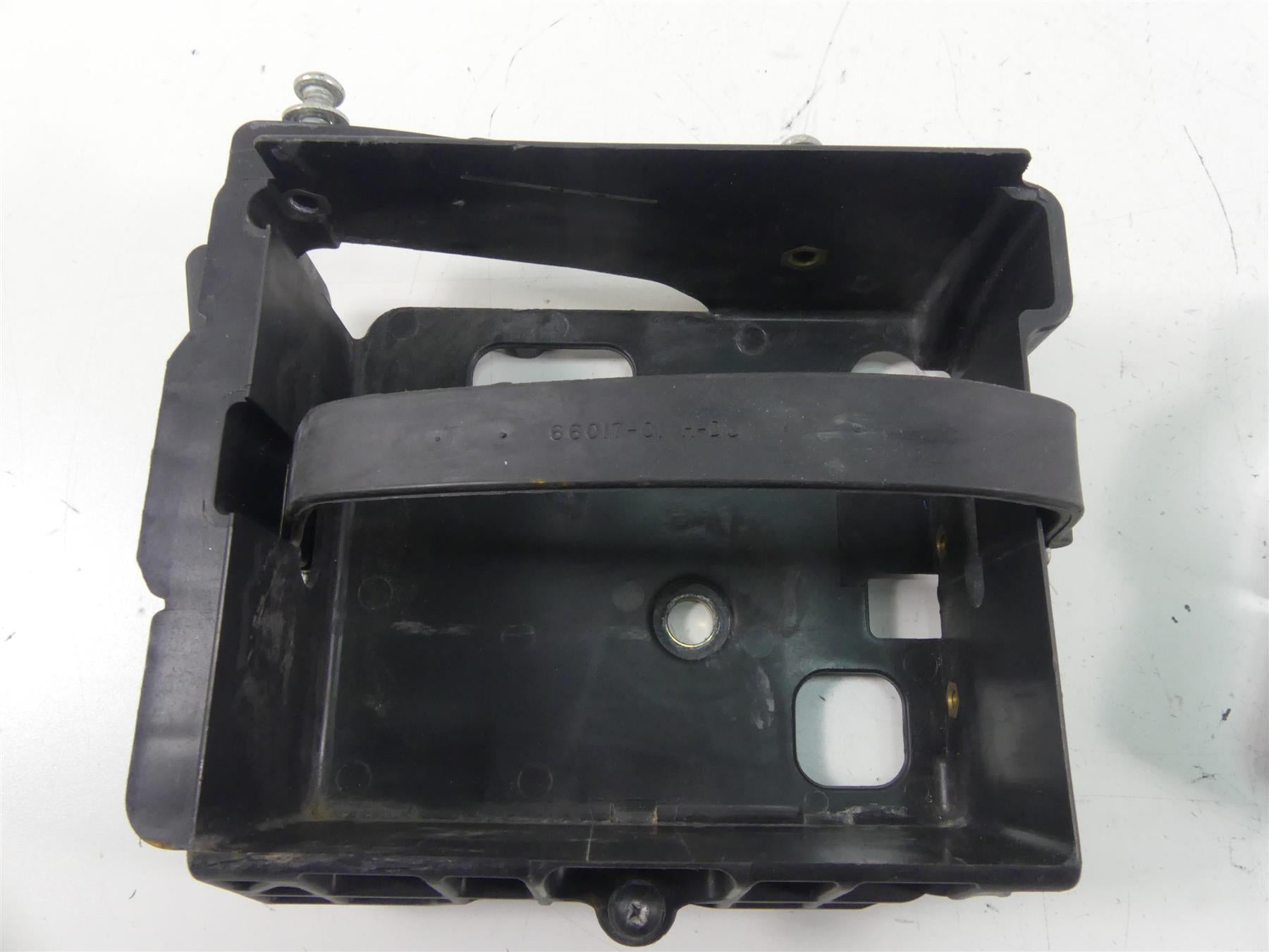 2010 Harley FXDWG Dyna Wide Glide Right Side Cover & Battery Tray 70379-06B {{ shop.shopifyCountryName }} - Mototech271