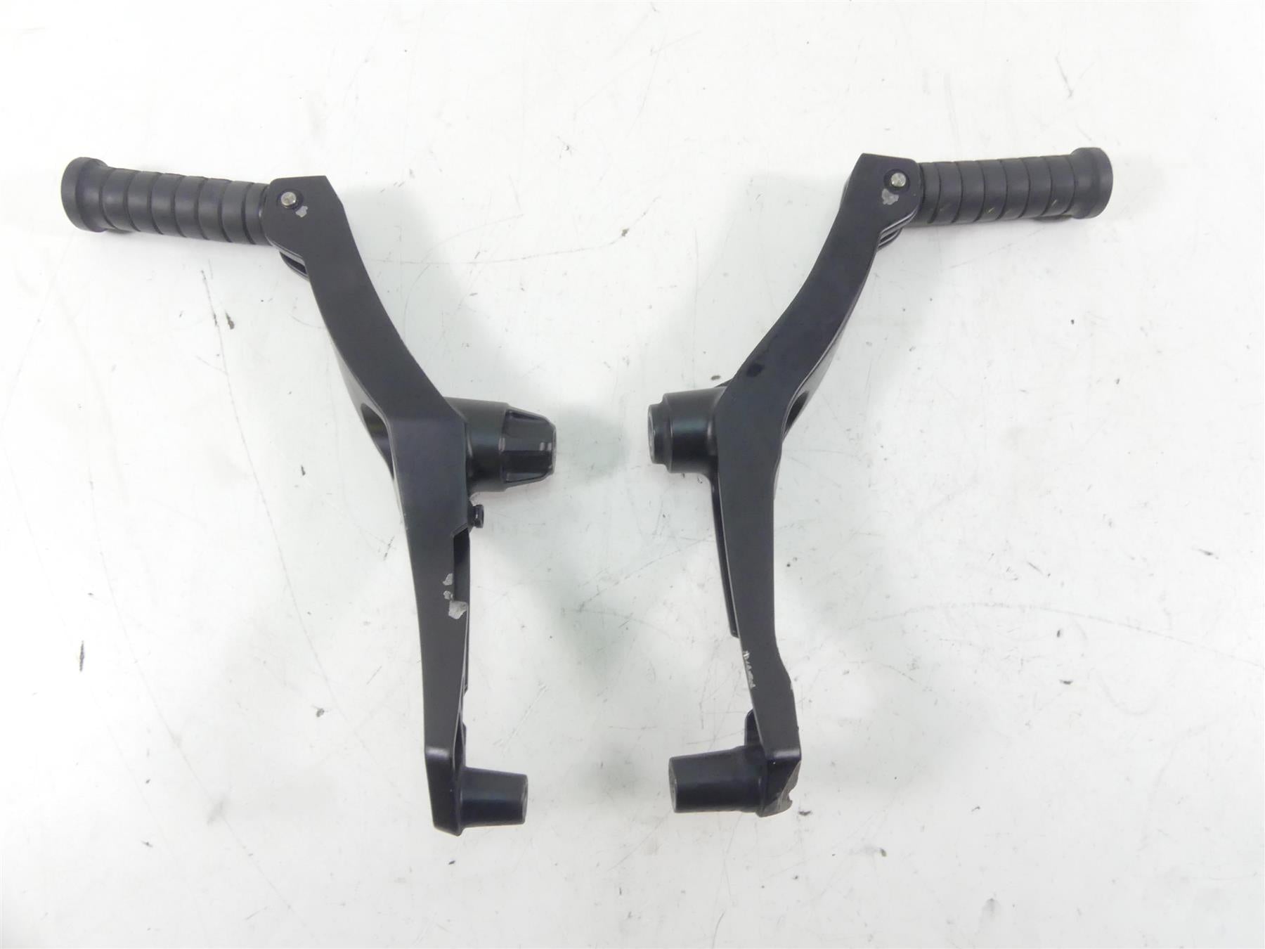 2012 Victory Cross Country Rear Passenger Footpeg Set - Read 5136384 5136385