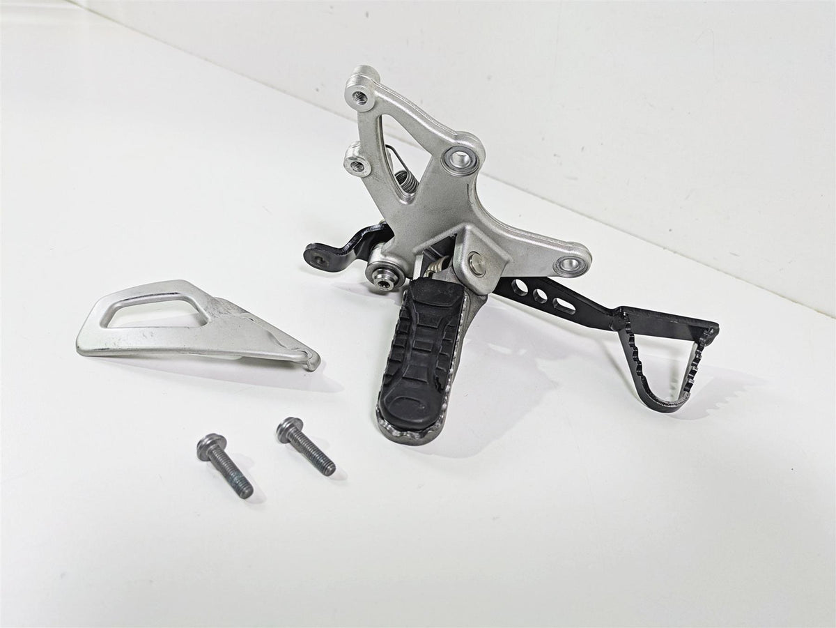 2018 BMW R nineT Urban GS K33 Right Footpeg & Brake Pedal 46718558718 {{ shop.shopifyCountryName }} - Mototech271