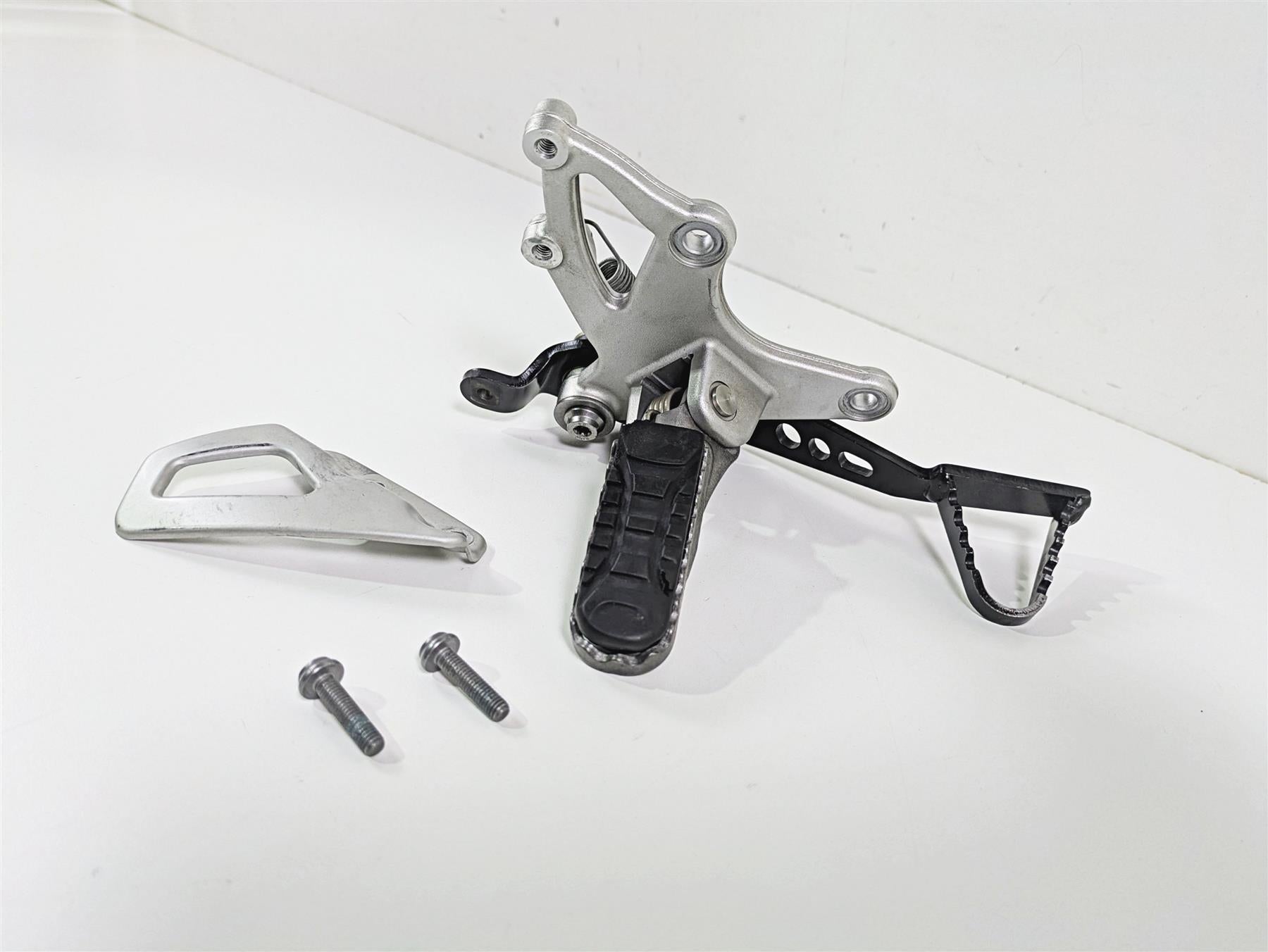 2018 BMW R nineT Urban GS K33 Right Footpeg & Brake Pedal 46718558718 {{ shop.shopifyCountryName }} - Mototech271