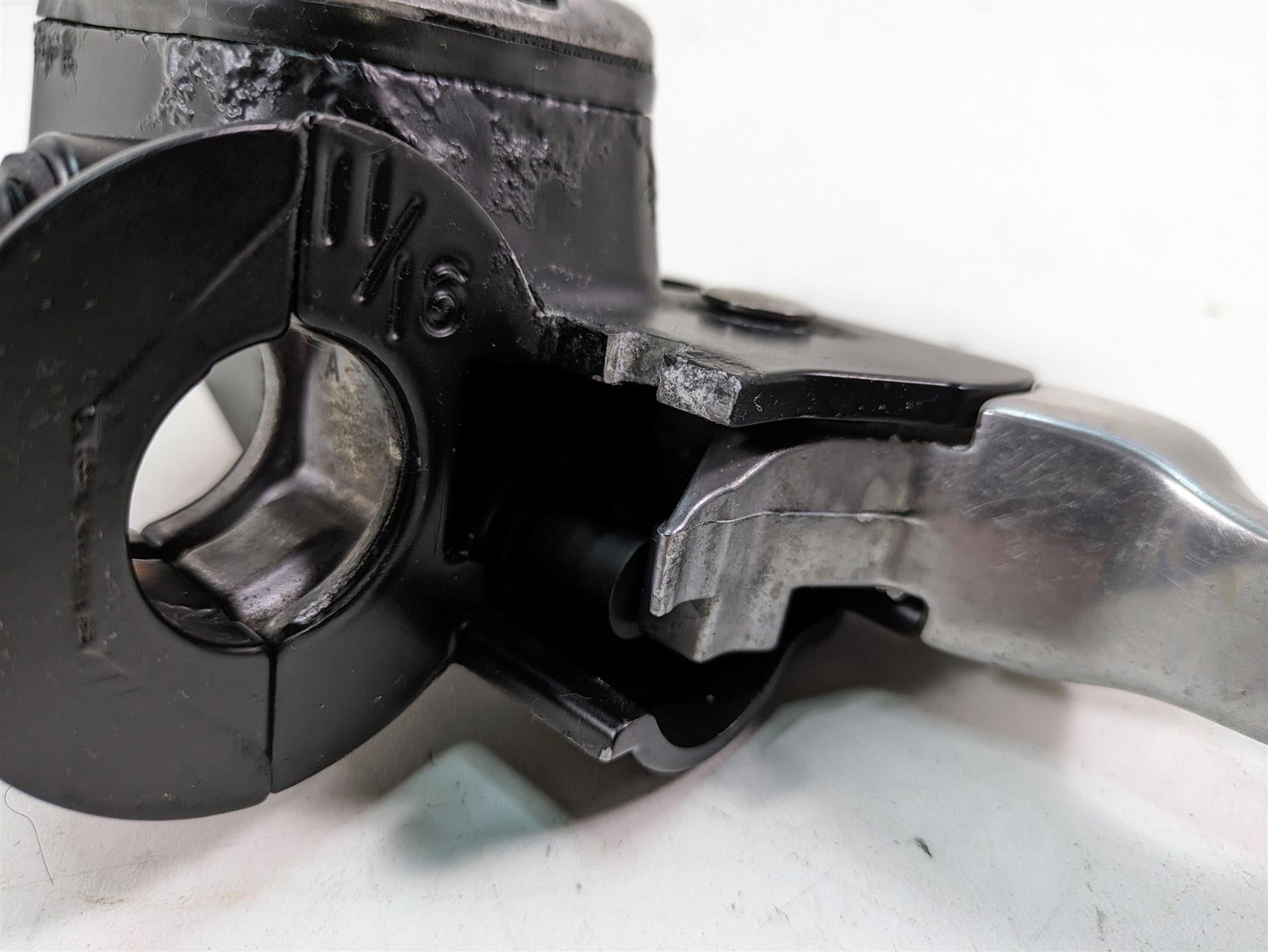 2006 Harley Touring FLHTCUI Electra Glide Front Brake Master Cylinder 41700738 {{ shop.shopifyCountryName }} - Mototech271