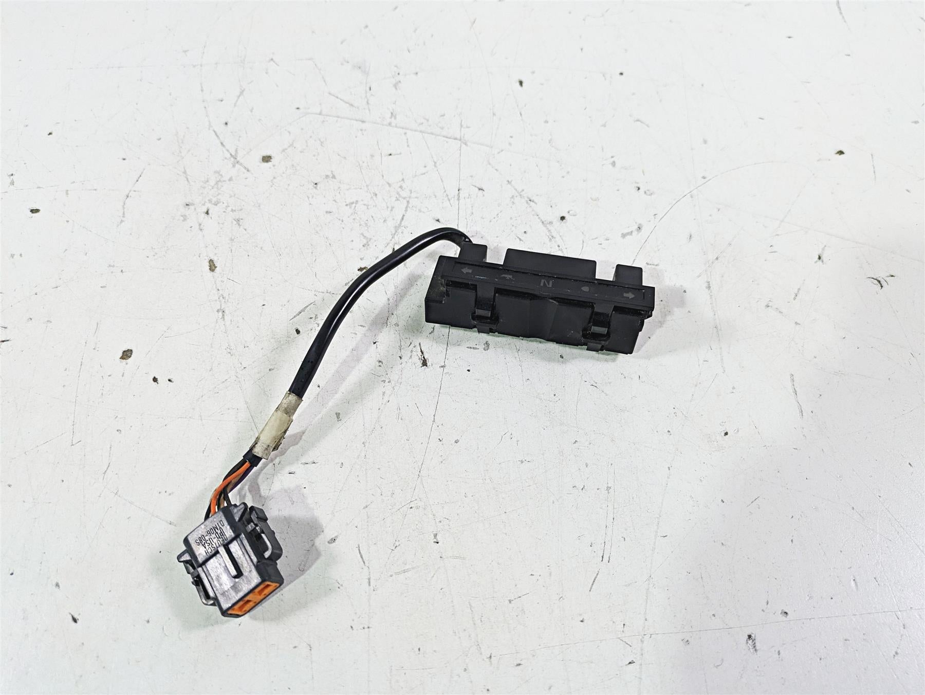 2005 Harley Softail FLSTFSE CVO Fat Boy Instrument Indicator Lights 68113-99C {{ shop.shopifyCountryName }} - Mototech271