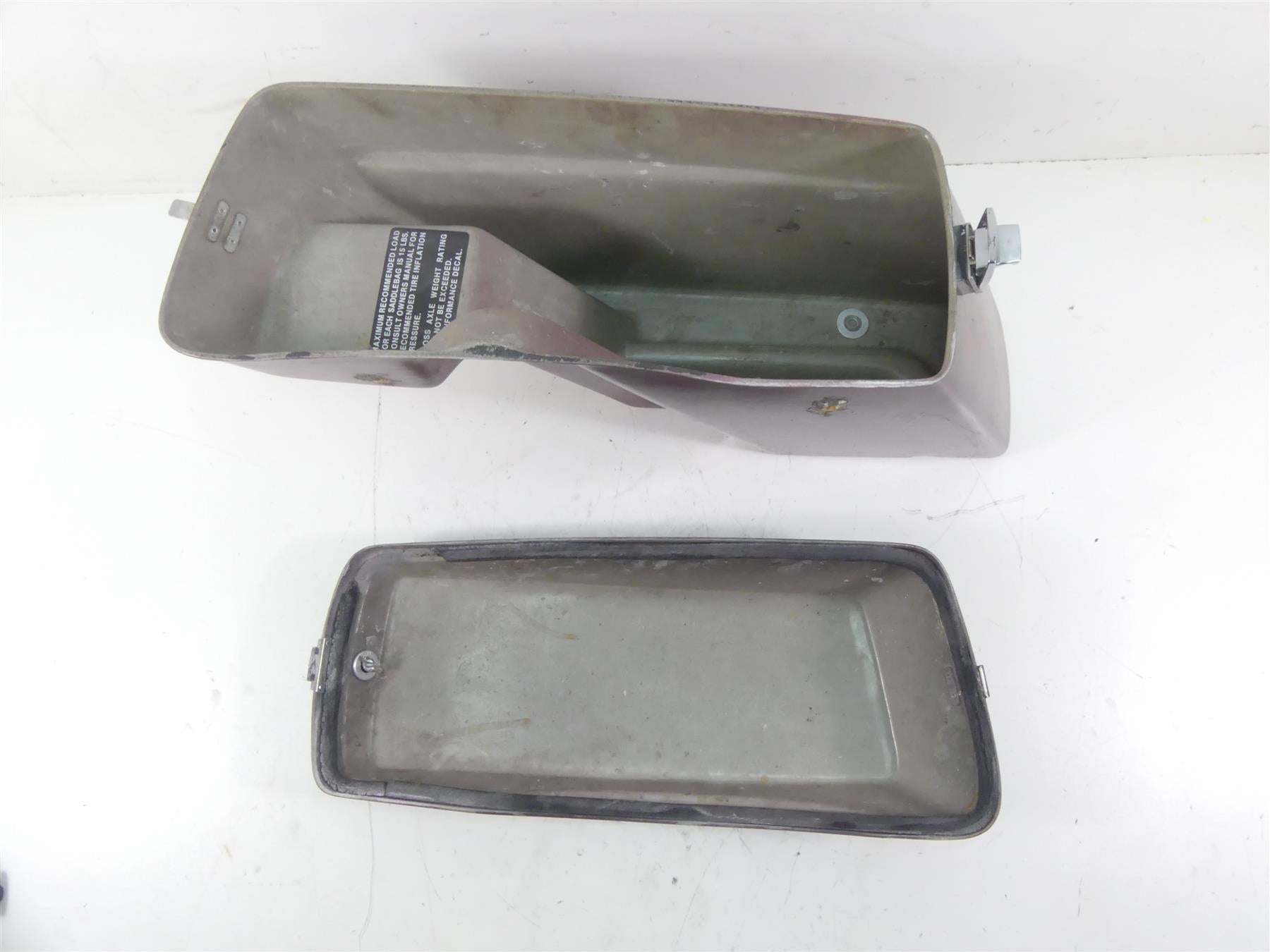 1989 Harley Touring FLTC Tour Glide Right Saddlebag Saddle Bag Luggage Box {{ shop.shopifyCountryName }} - Mototech271