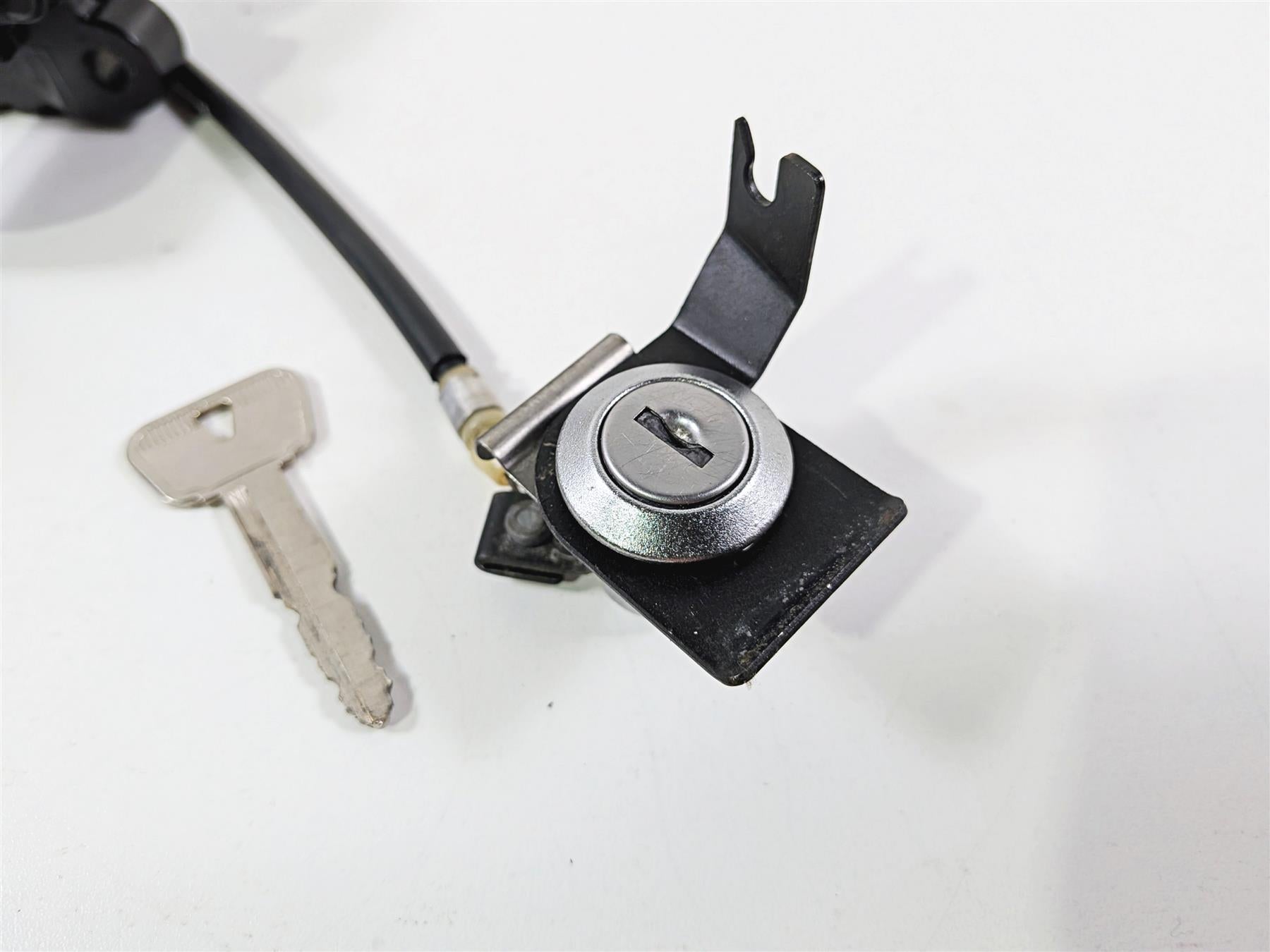 2008 Yamaha YZF R1 RN19 Ignition Switch Key Lock Gas Cap Seat Set 4C8-82501-10 {{ shop.shopifyCountryName }} - Mototech271