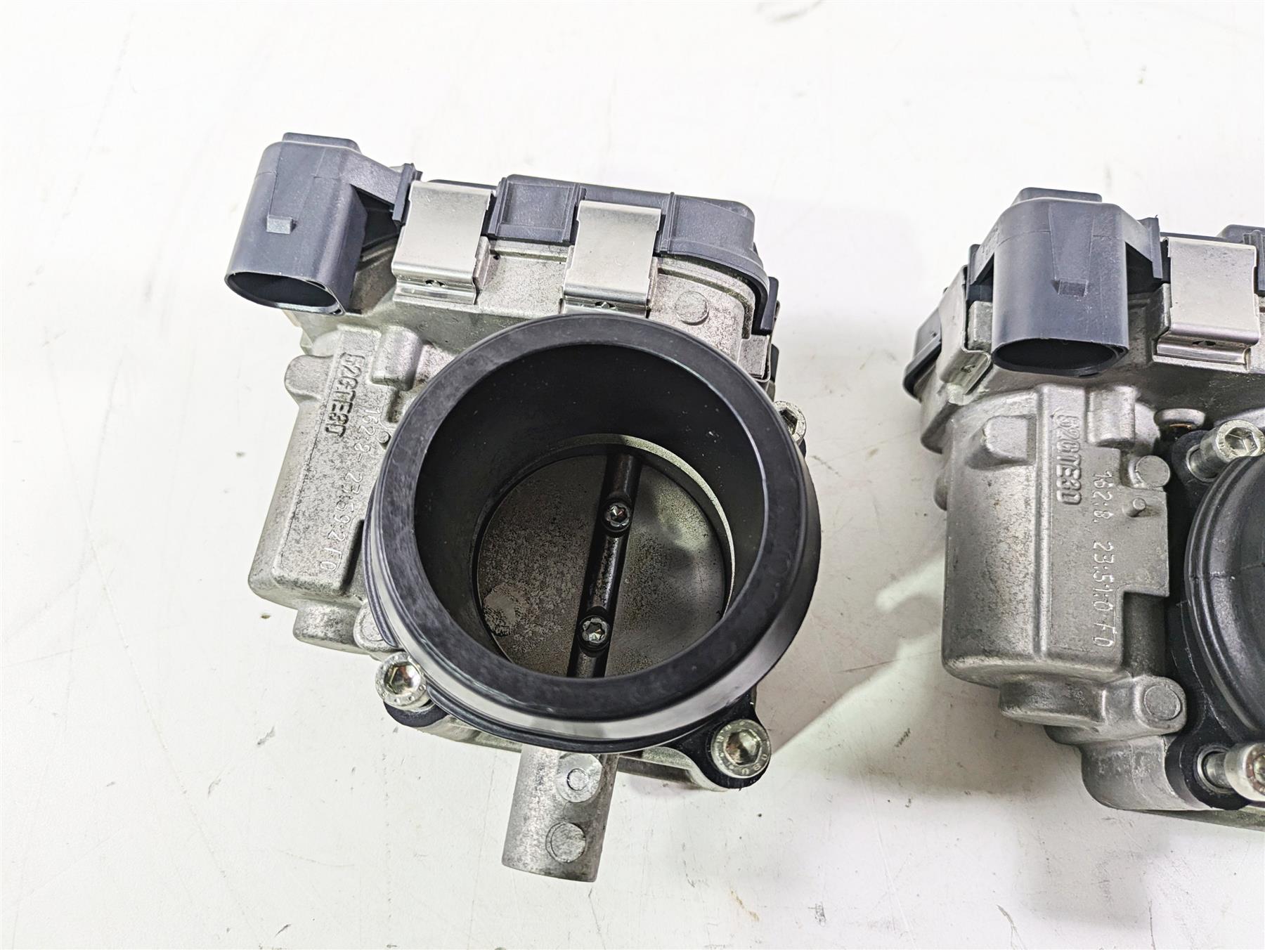 2018 Ducati Hypermotard 939 SP Throttle Fuel Injection Body Set 28240904A {{ shop.shopifyCountryName }} - Mototech271