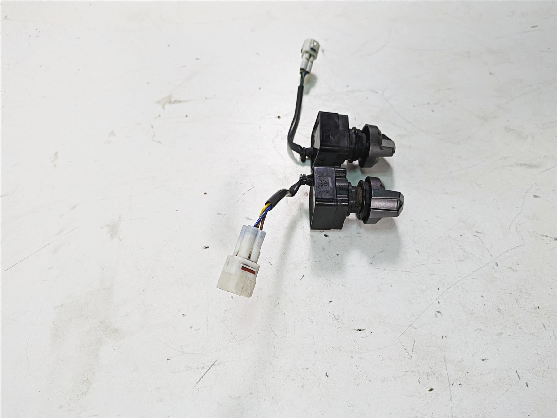 2019 Yamaha YXZ1000 R EPS SS SE Light Awd 4wd Switch Set 2HC-82526-00-00 {{ shop.shopifyCountryName }} - Mototech271