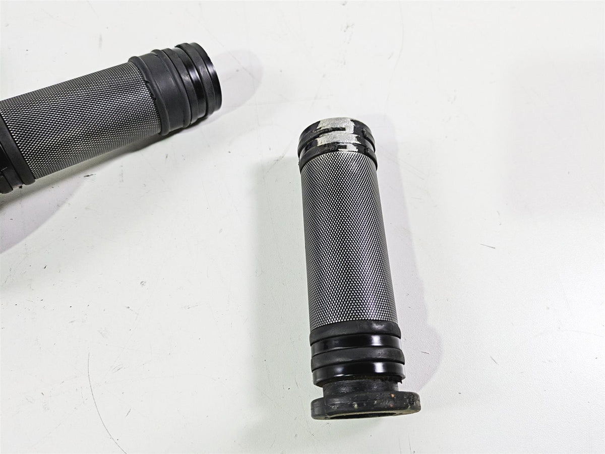 2008 Harley FLSTSB Cross Bones Right Hand Control Switch -No Plug 71684-06A {{ shop.shopifyCountryName }} - Mototech271